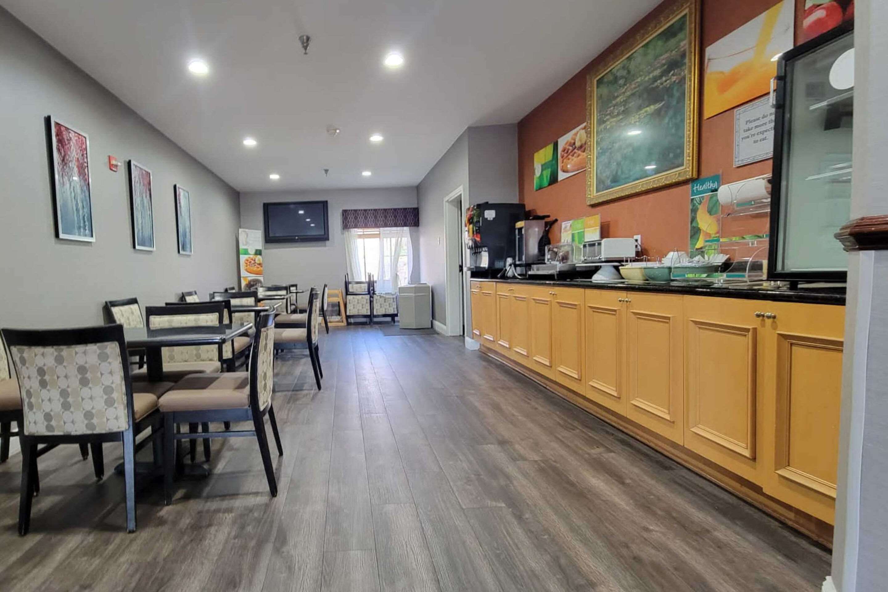 Breakfast area | Quality Inn and Suites