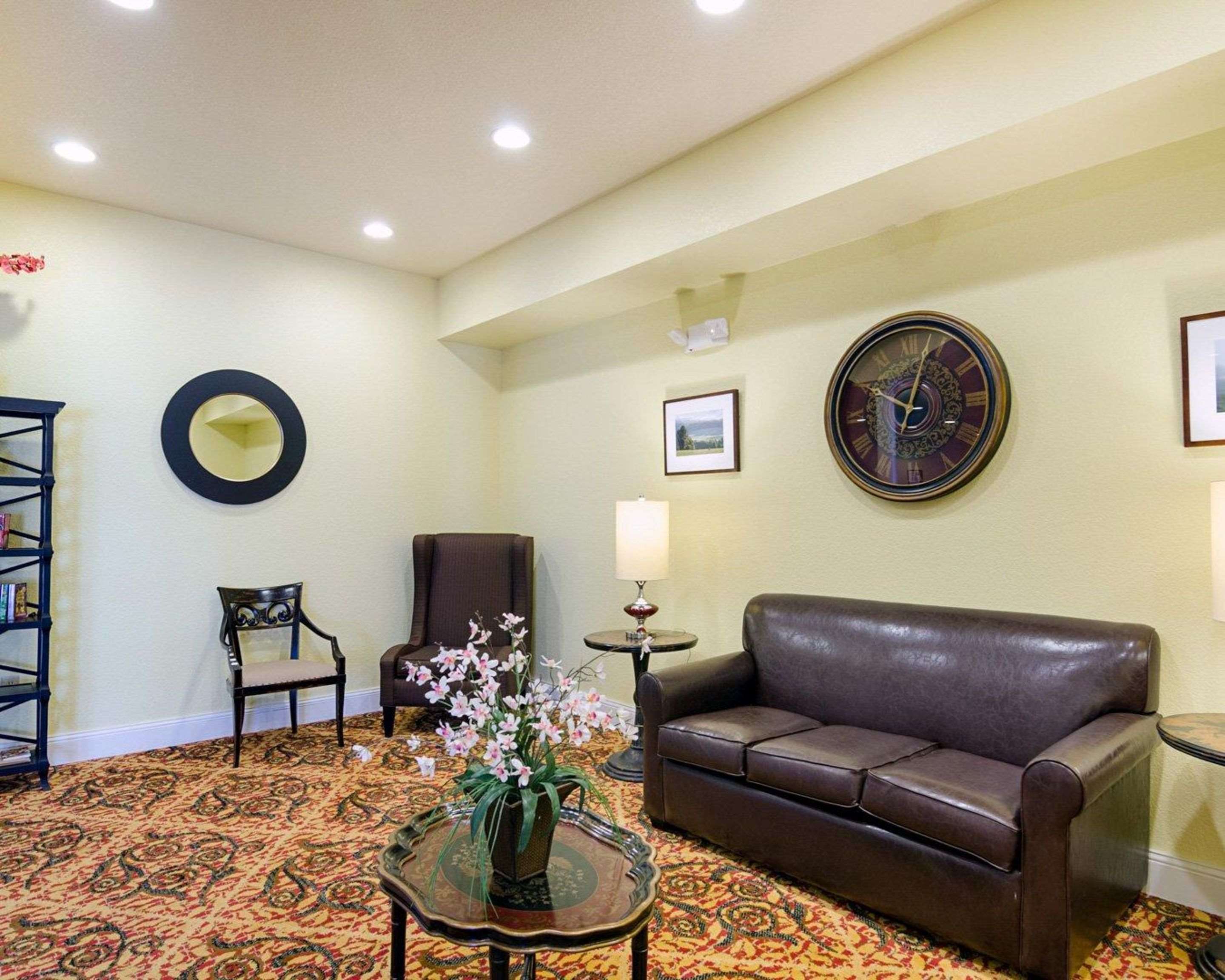 Lobby with sitting area
