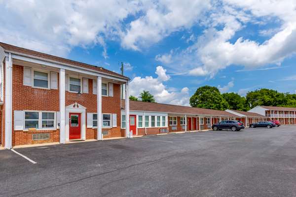 Exterior view - Econo Lodge Woodstock
