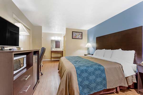  - Econo Lodge Woodstock