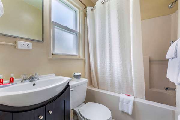  - Econo Lodge Woodstock