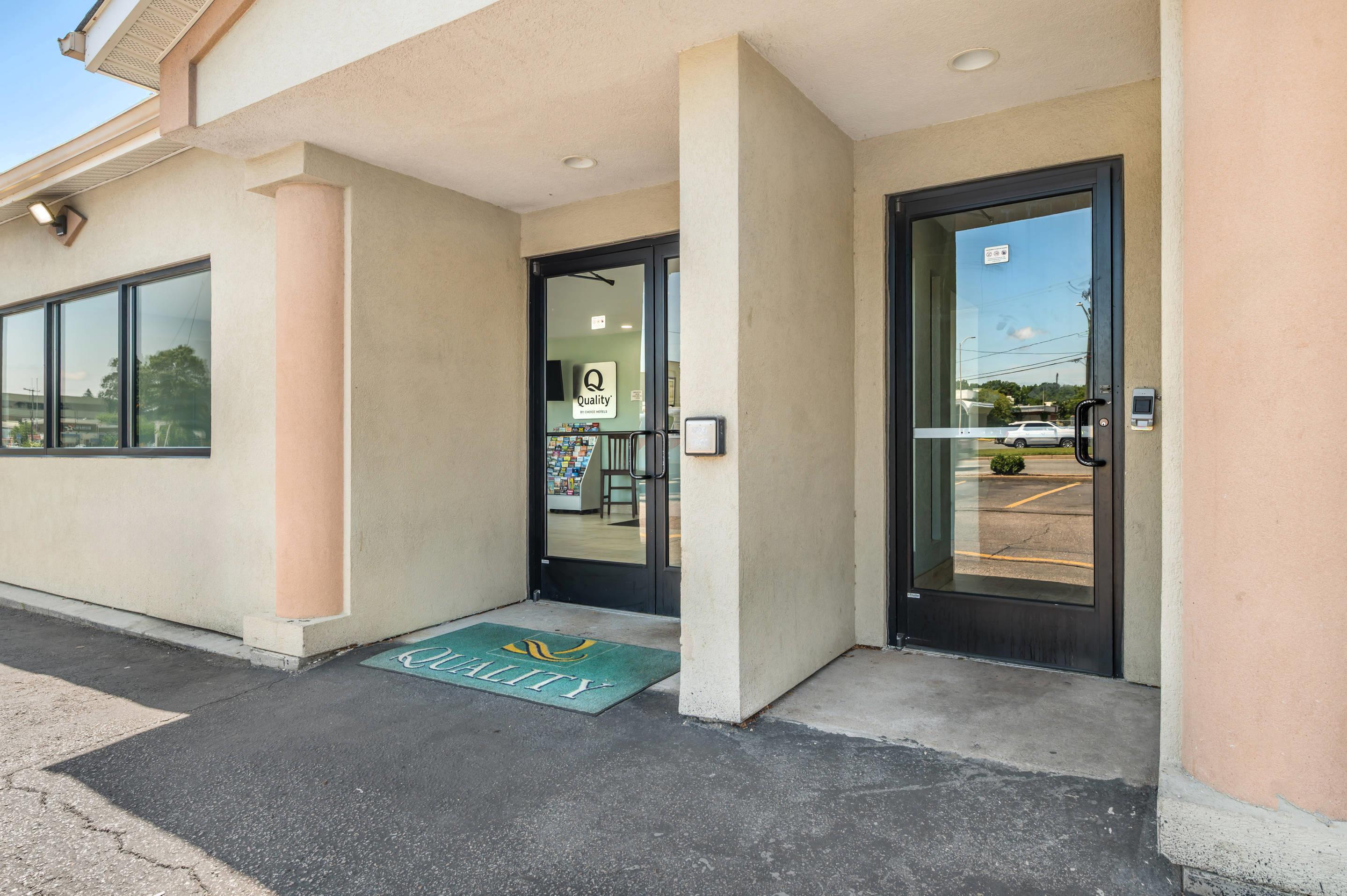 Hotel Entrance | Quality Inn Chesapeake
