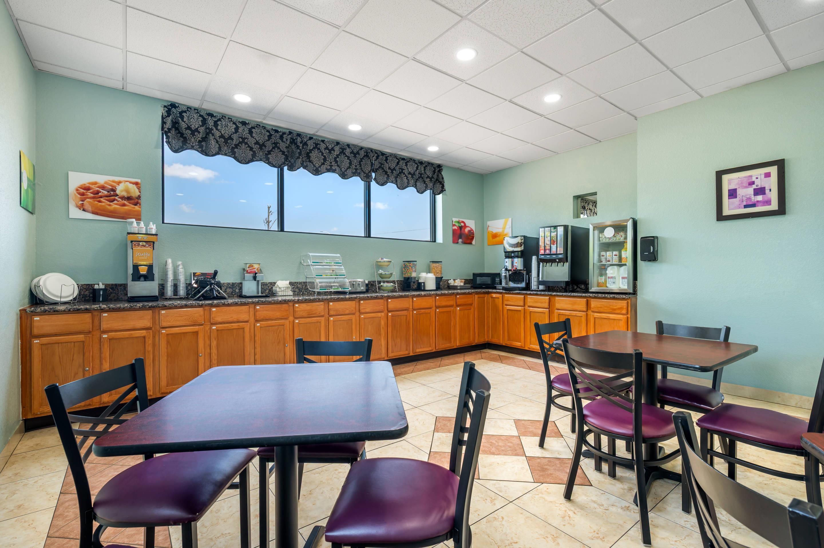 Breakfast area | Quality Inn Chesapeake