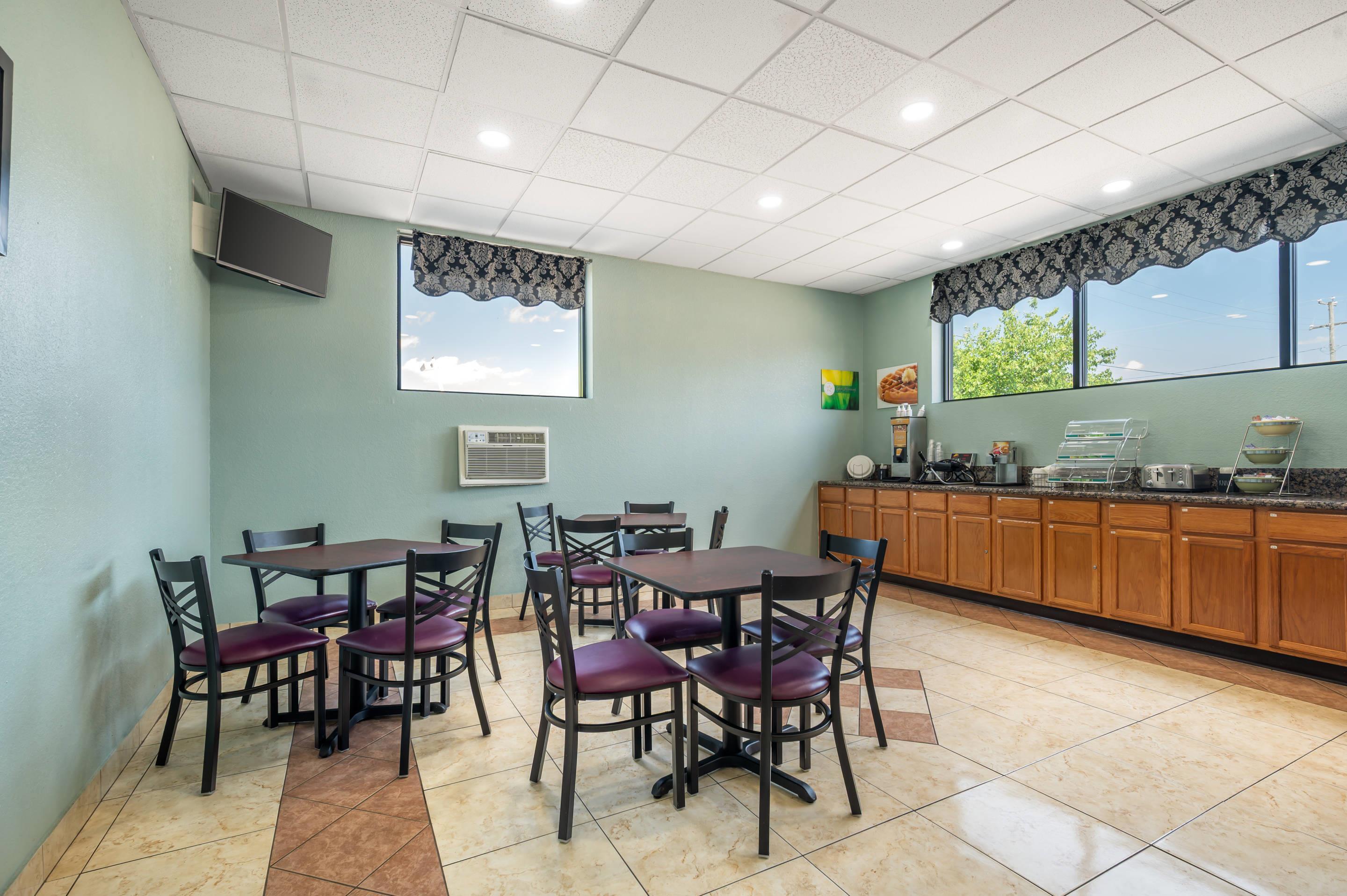 Breakfast area | Quality Inn Chesapeake