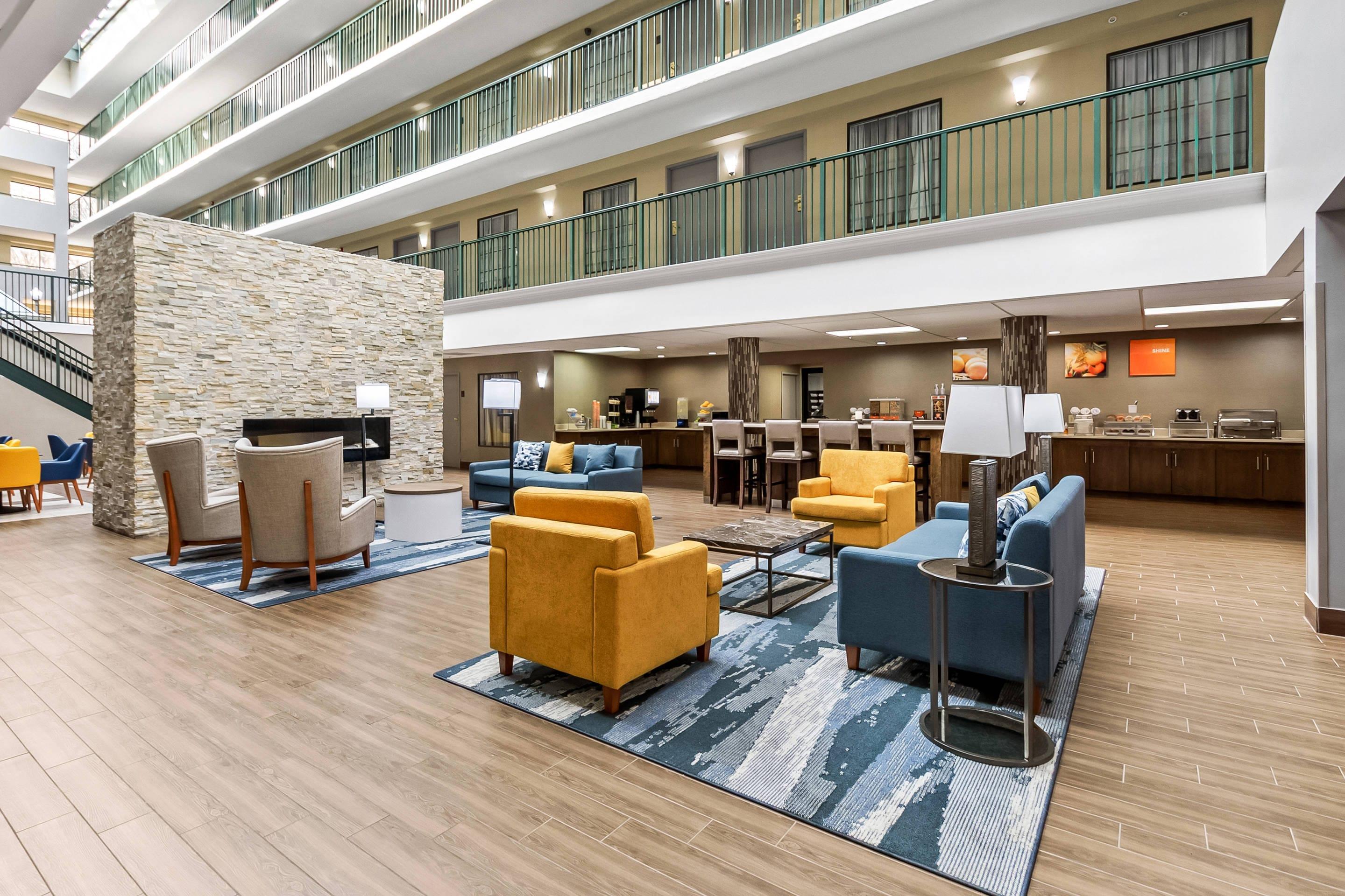 Lobby with sitting area | Comfort Suites Near Potomac Mills