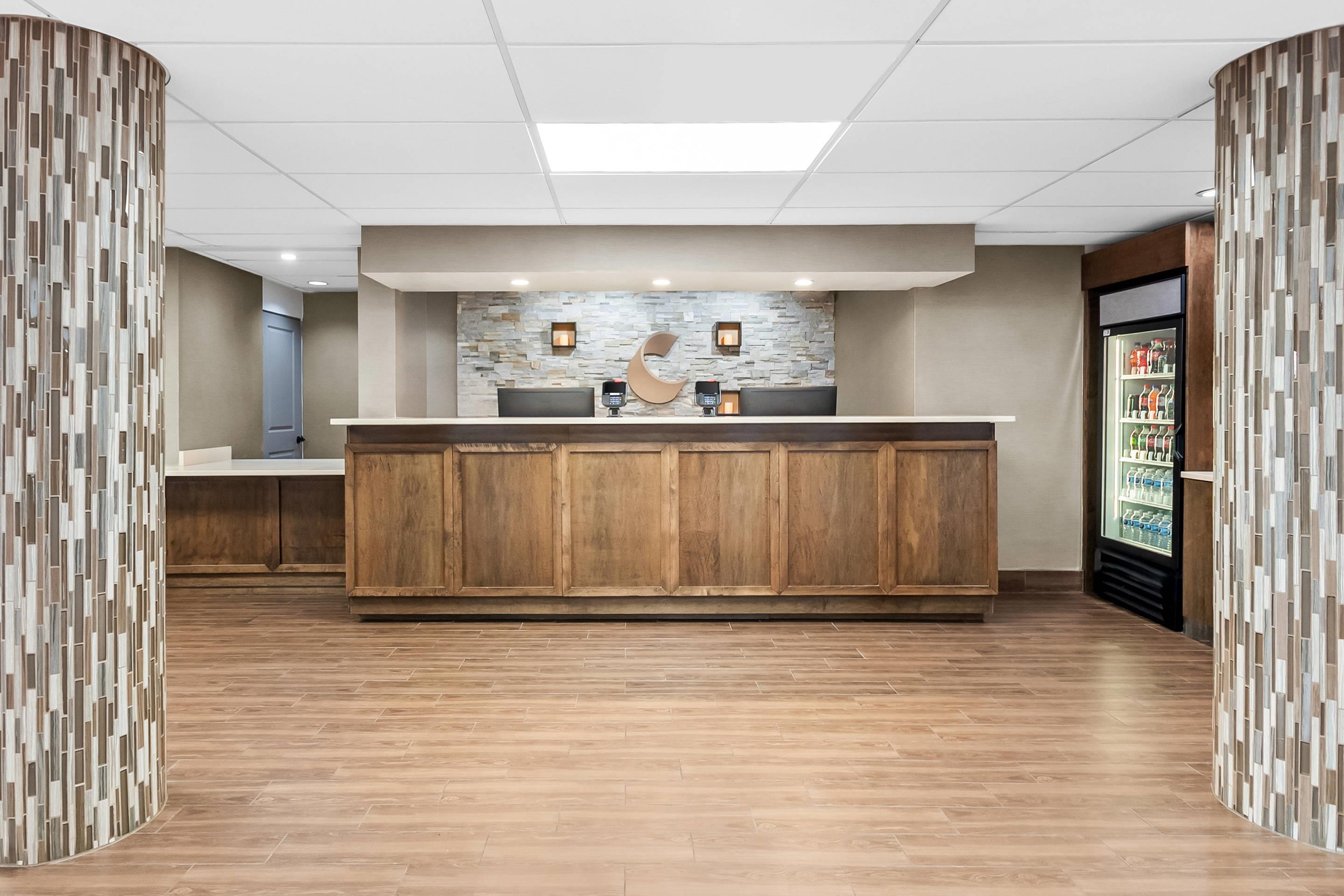 Front desk | Comfort Suites Near Potomac Mills