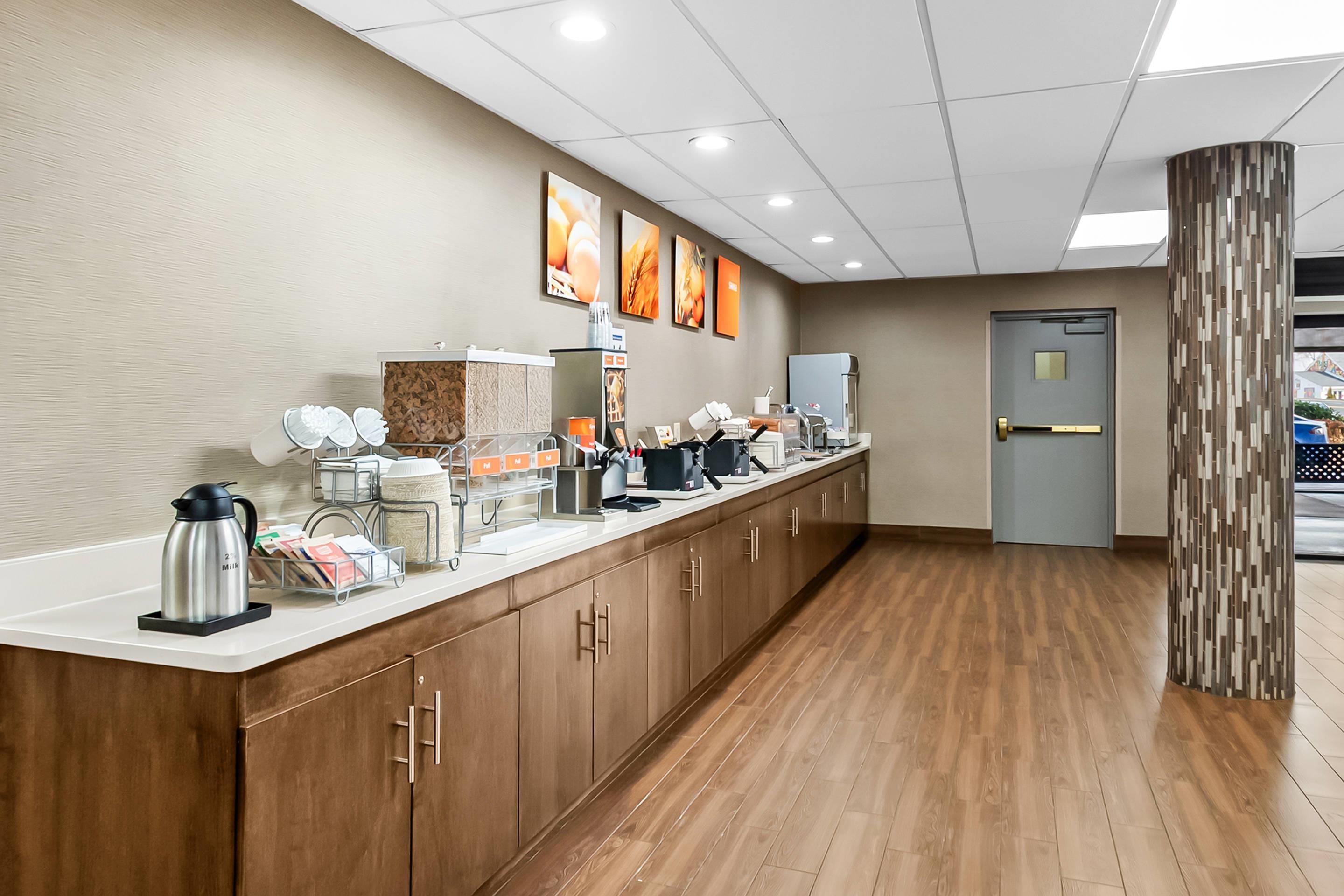 Breakfast area | Comfort Suites Near Potomac Mills