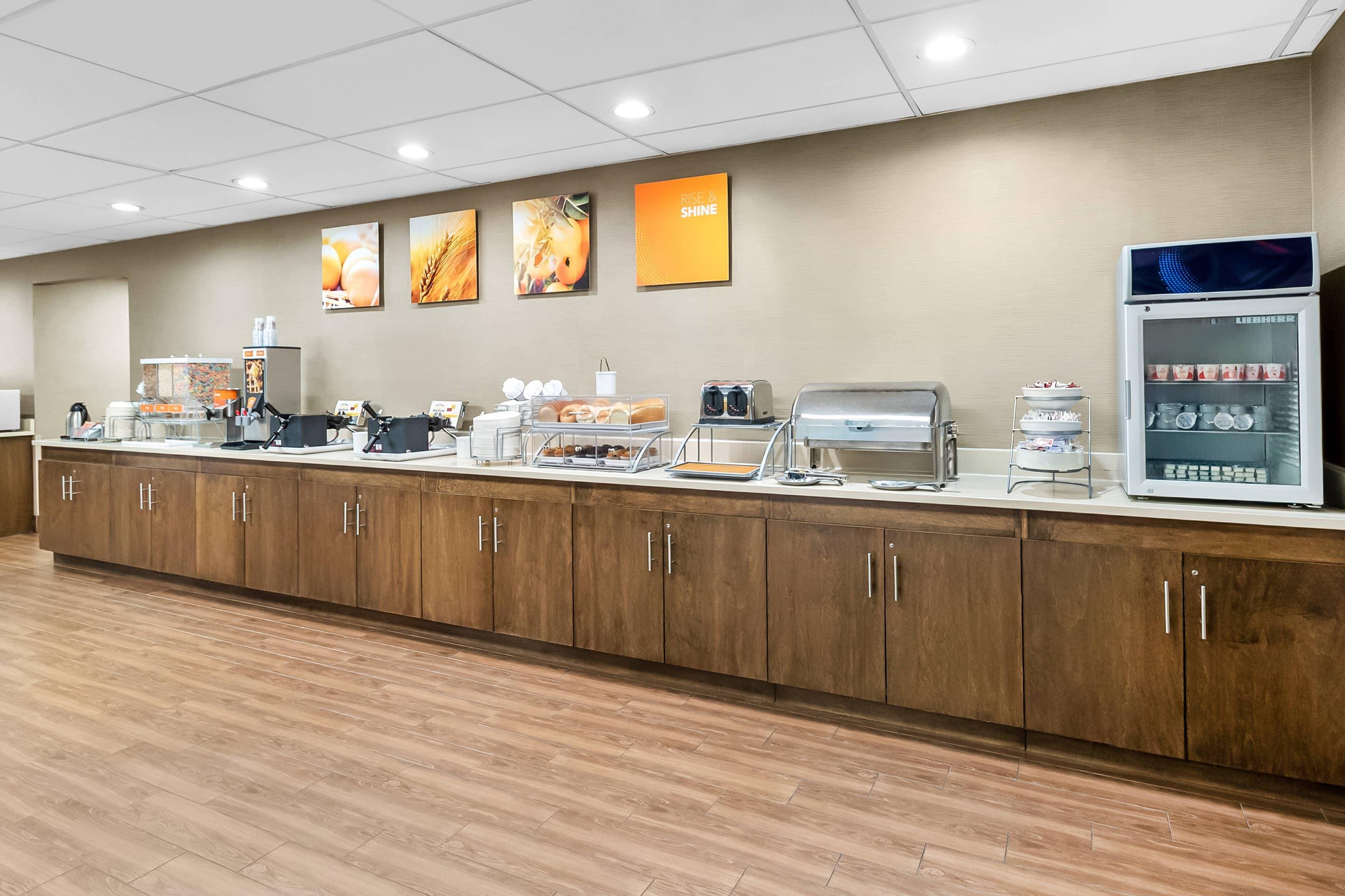 Breakfast area | Comfort Suites Near Potomac Mills