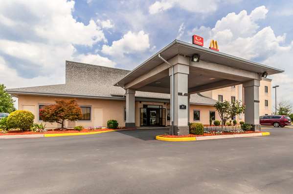 Exterior view - Econo Lodge Inn & Suites Middletown - I-81, Exit 302