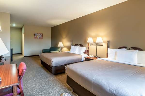 Suite - Econo Lodge Inn & Suites Middletown - I-81, Exit 302