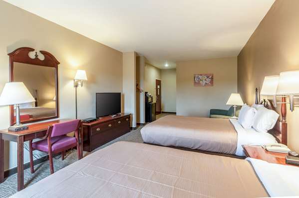 Suite - Econo Lodge Inn & Suites Middletown - I-81, Exit 302