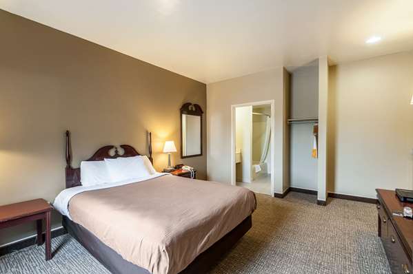 - Econo Lodge Inn & Suites Middletown - I-81, Exit 302