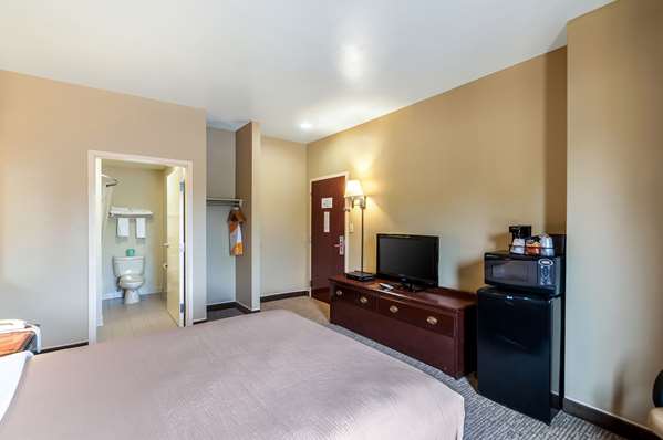  - Econo Lodge Inn & Suites Middletown - I-81, Exit 302