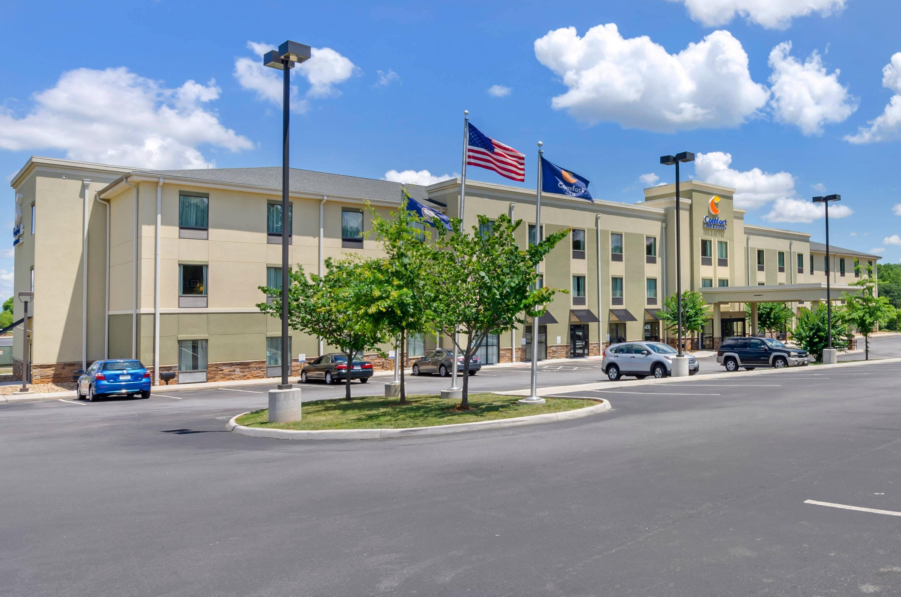 Hotel exterior | Comfort Inn & Suites Lynchburg Airport - University Area