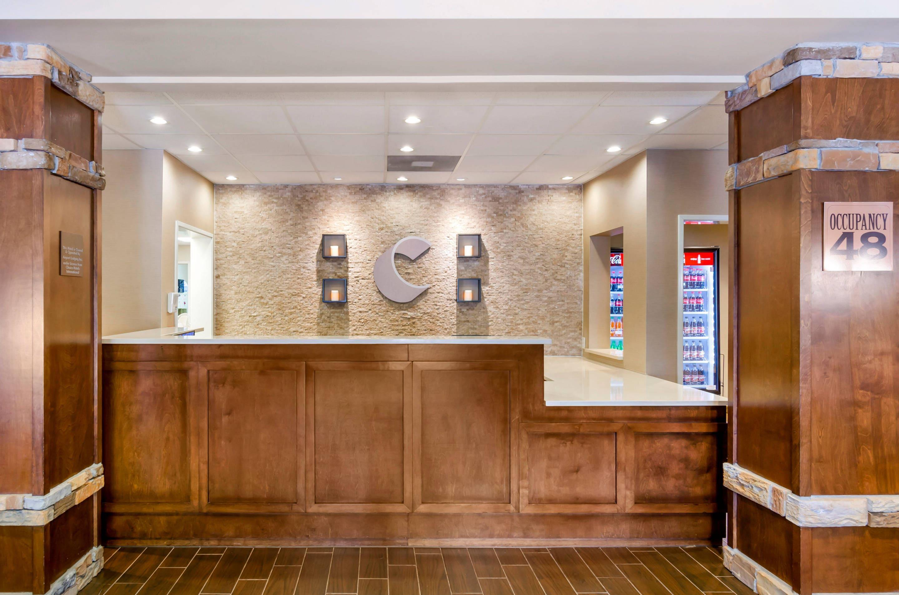Front desk | Comfort Inn & Suites Lynchburg Airport - University Area