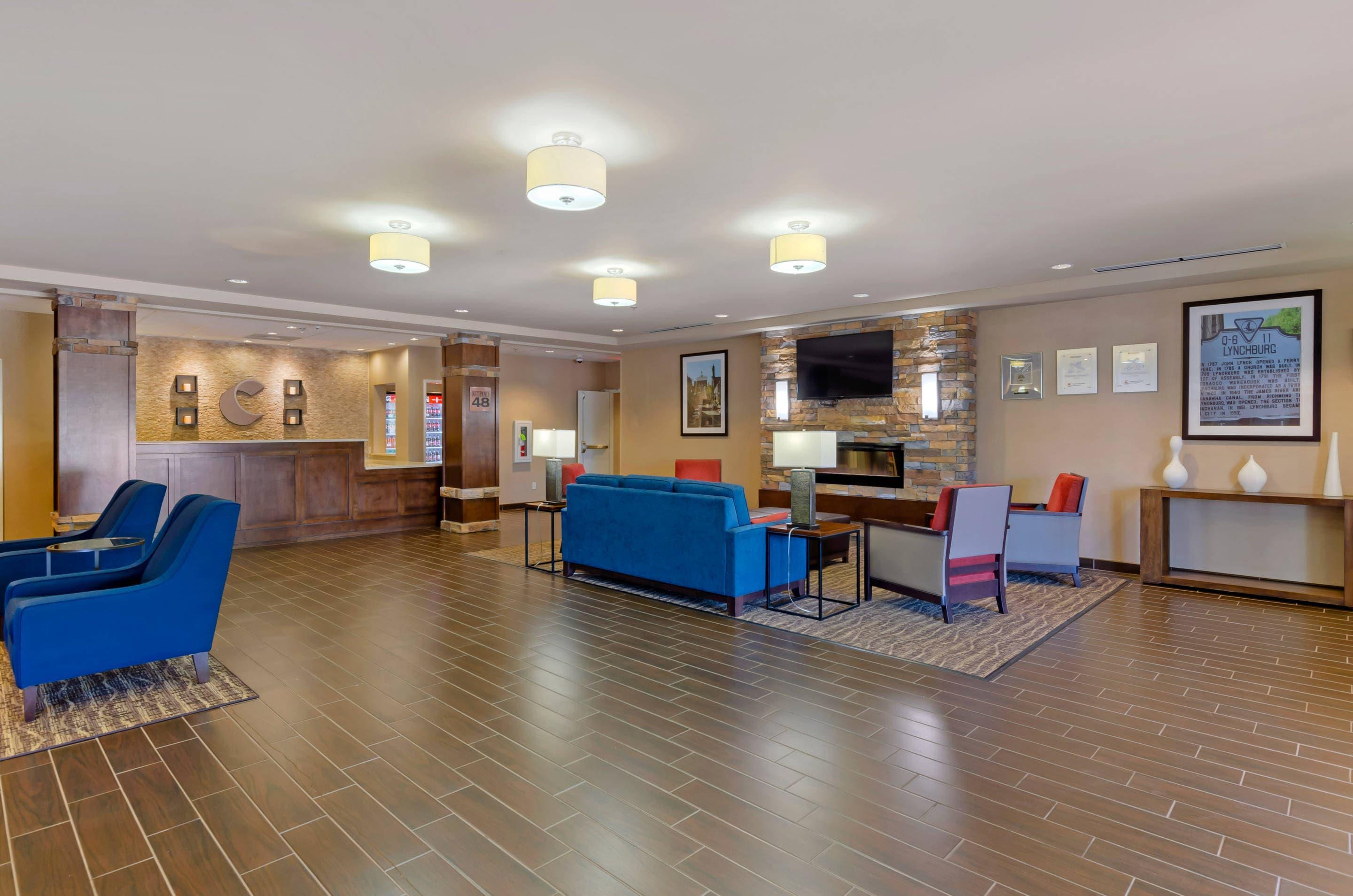 Hotel lobby | Comfort Inn & Suites Lynchburg Airport - University Area
