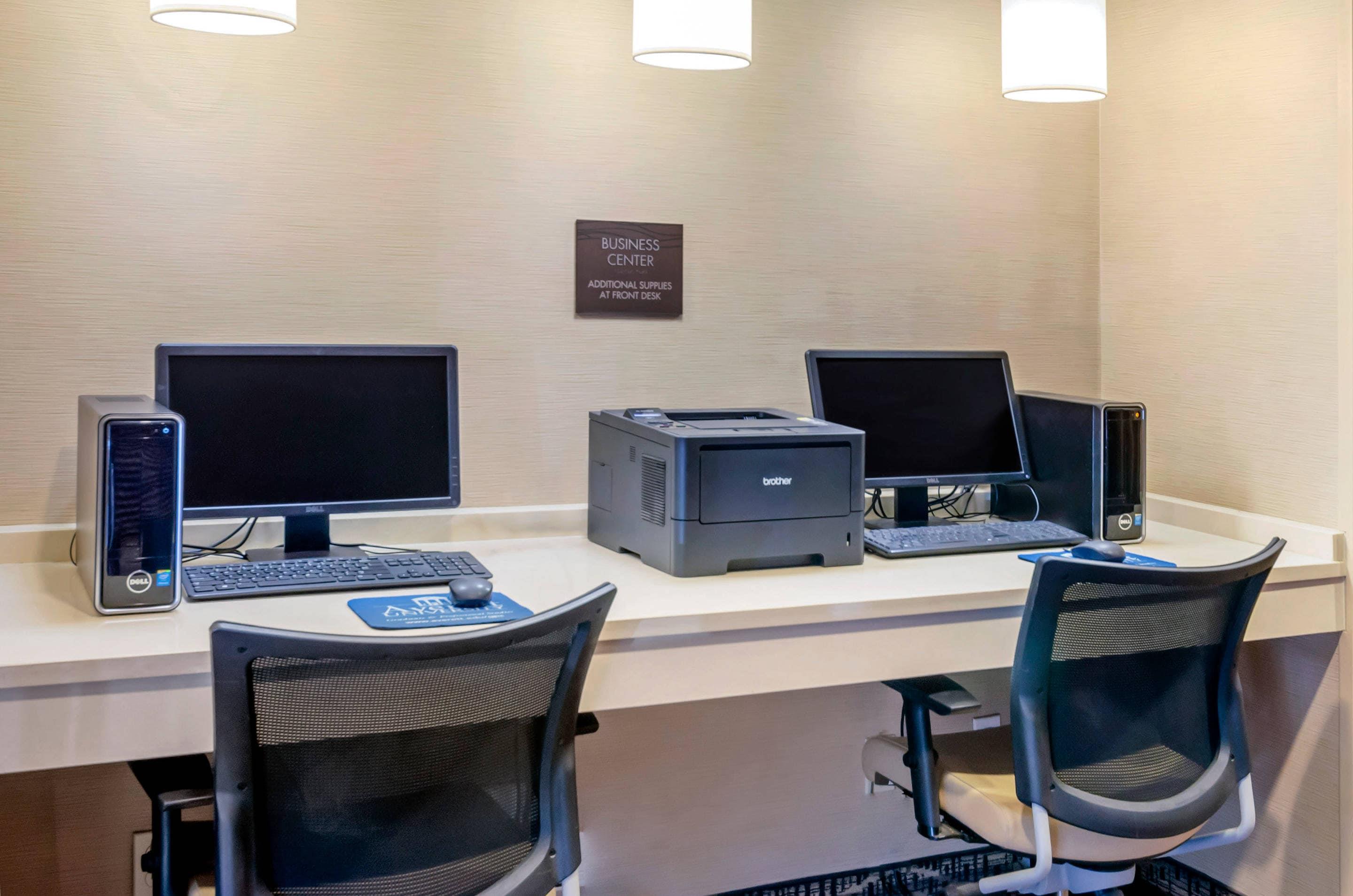 Business center | Comfort Inn & Suites Lynchburg Airport - University Area