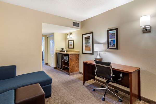 Suite - Comfort Inn & Suites Northwest Virginia Beach - I-64, Exit 282