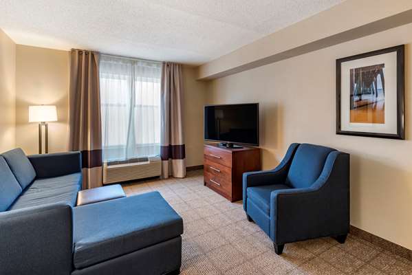 Suite - Comfort Inn & Suites Northwest Virginia Beach - I-64, Exit 282