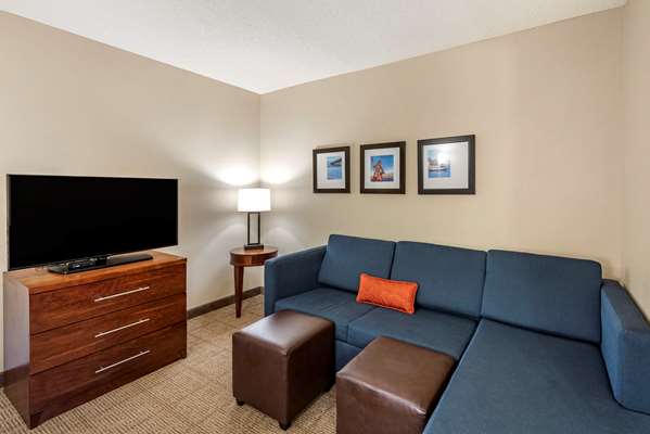 Suite - Comfort Inn & Suites Northwest Virginia Beach - I-64, Exit 282