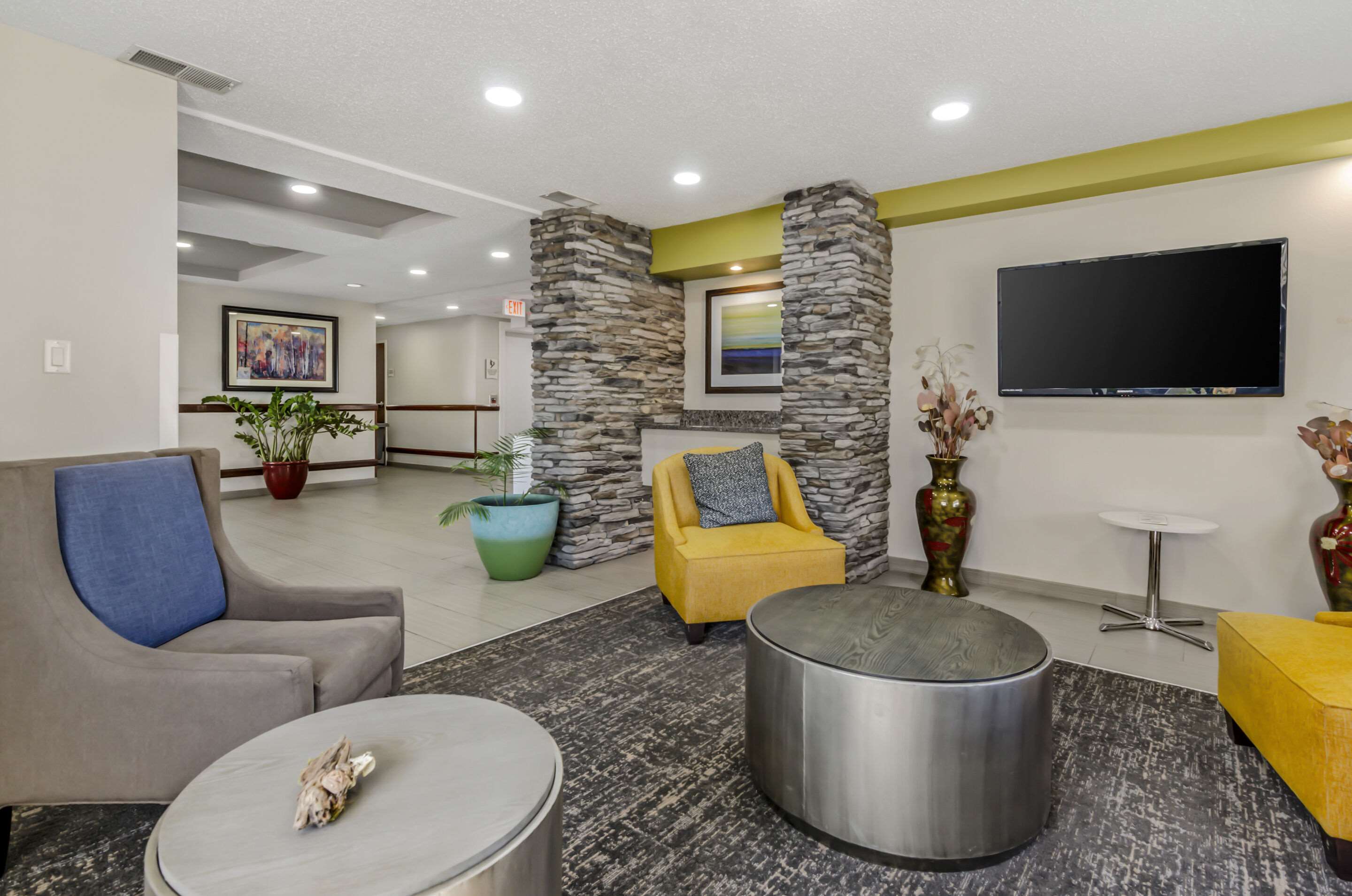 Spacious lobby | Quality Inn & Suites Staunton