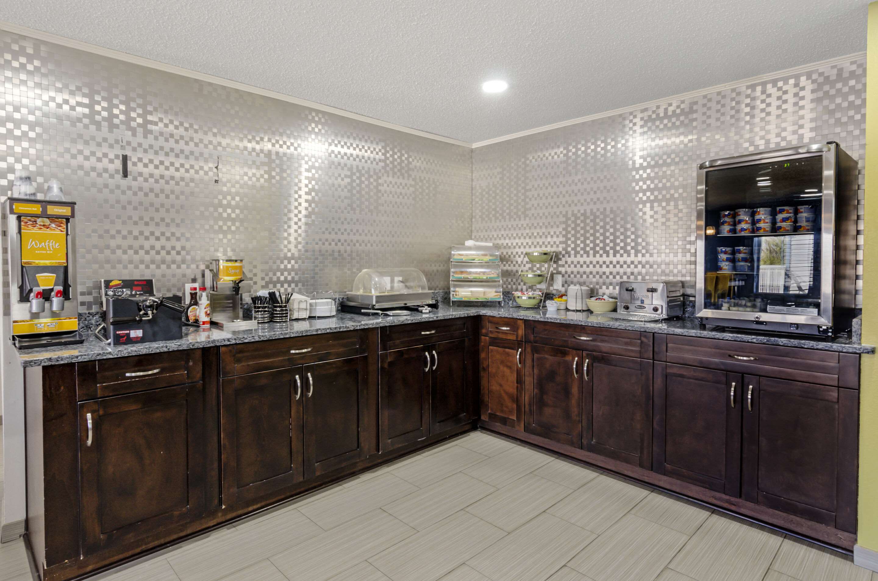 Breakfast counter | Quality Inn & Suites Staunton