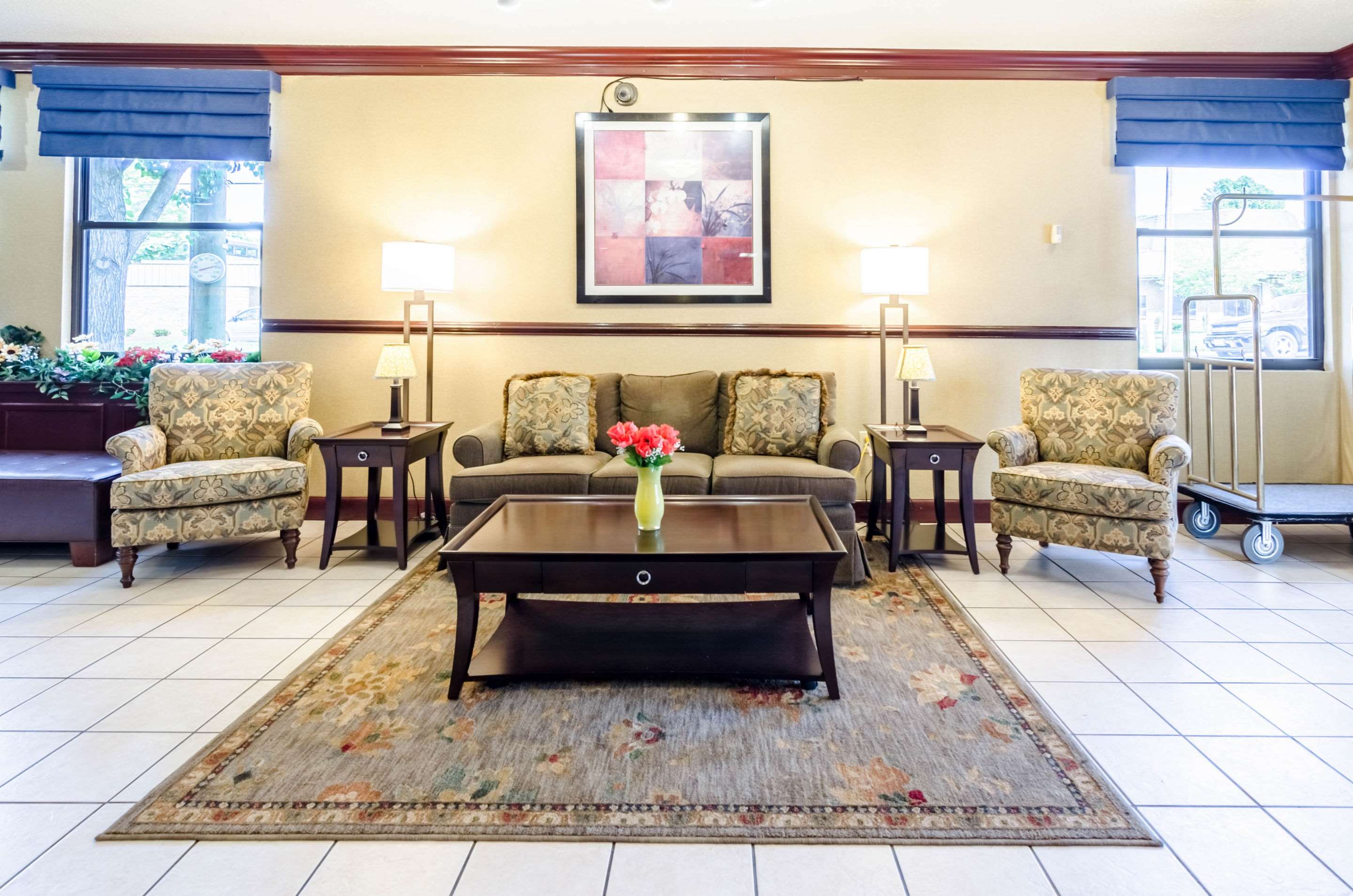 Hotel lobby | Quality Inn Lynchburg near University