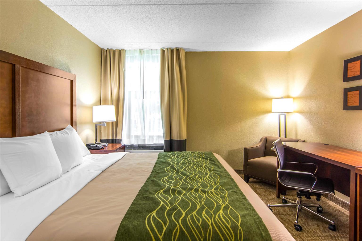 QUALITY INN NEWPORT NEWS-guestroom-Guest Room,On-Site.jpg