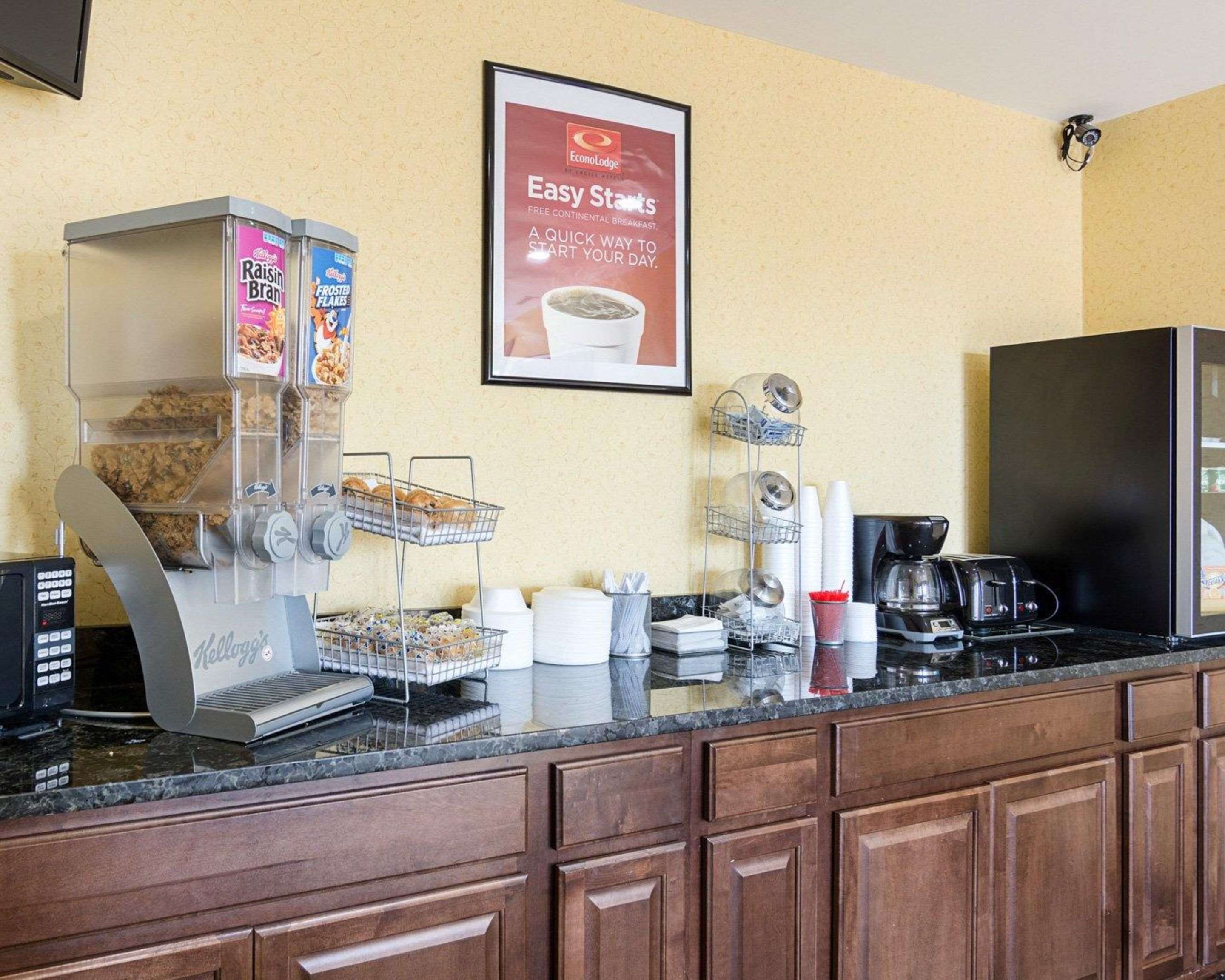 Breakfast bar | Econo Lodge Fredericksburg near I-95