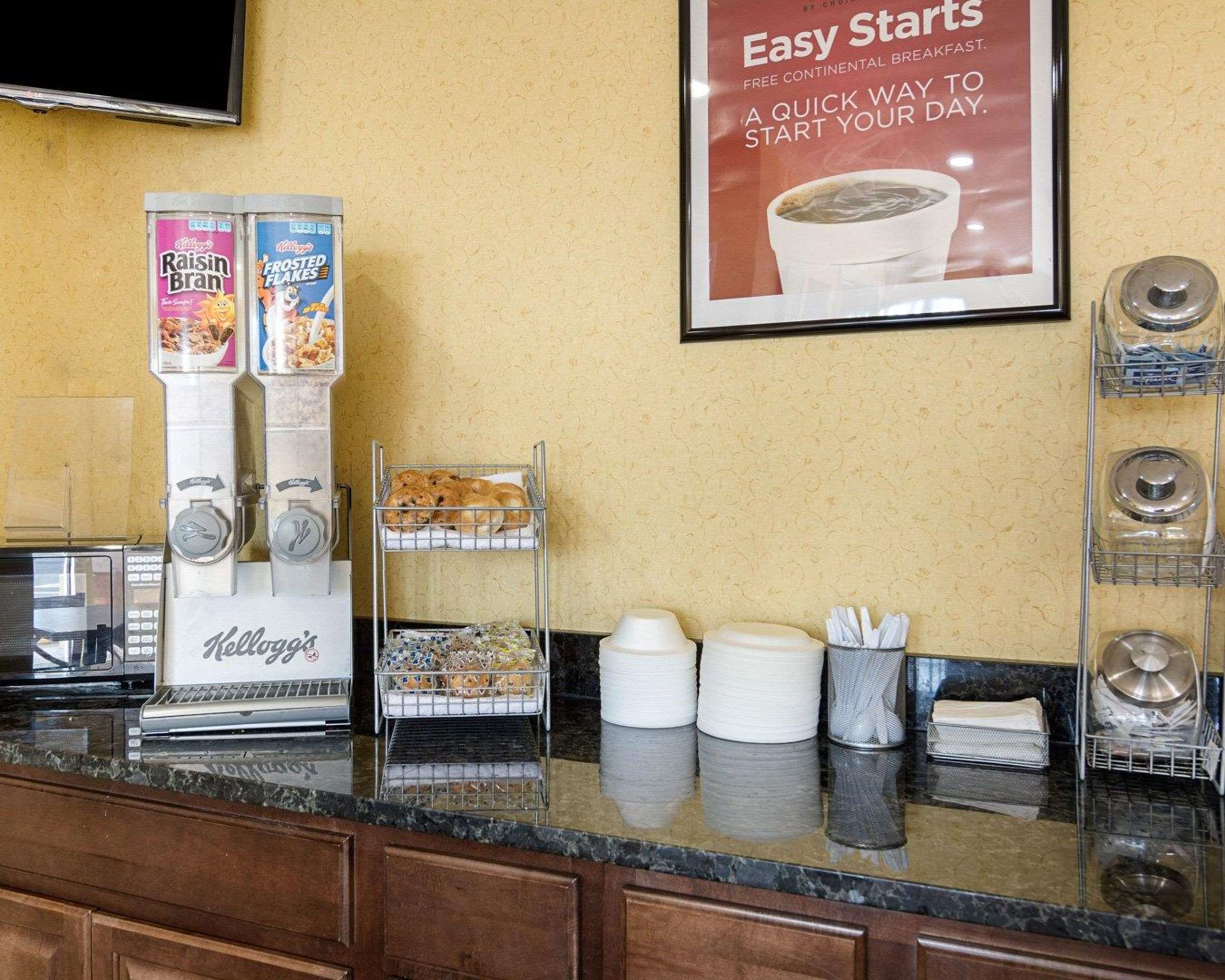 Breakfast counter | Econo Lodge Fredericksburg near I-95