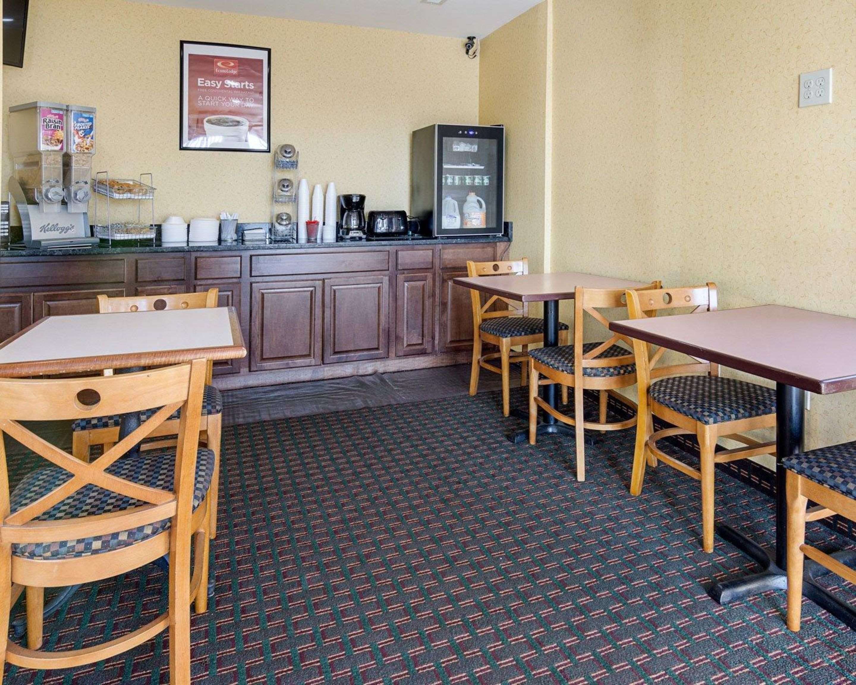 Breakfast area in the lobby | Econo Lodge Fredericksburg near I-95