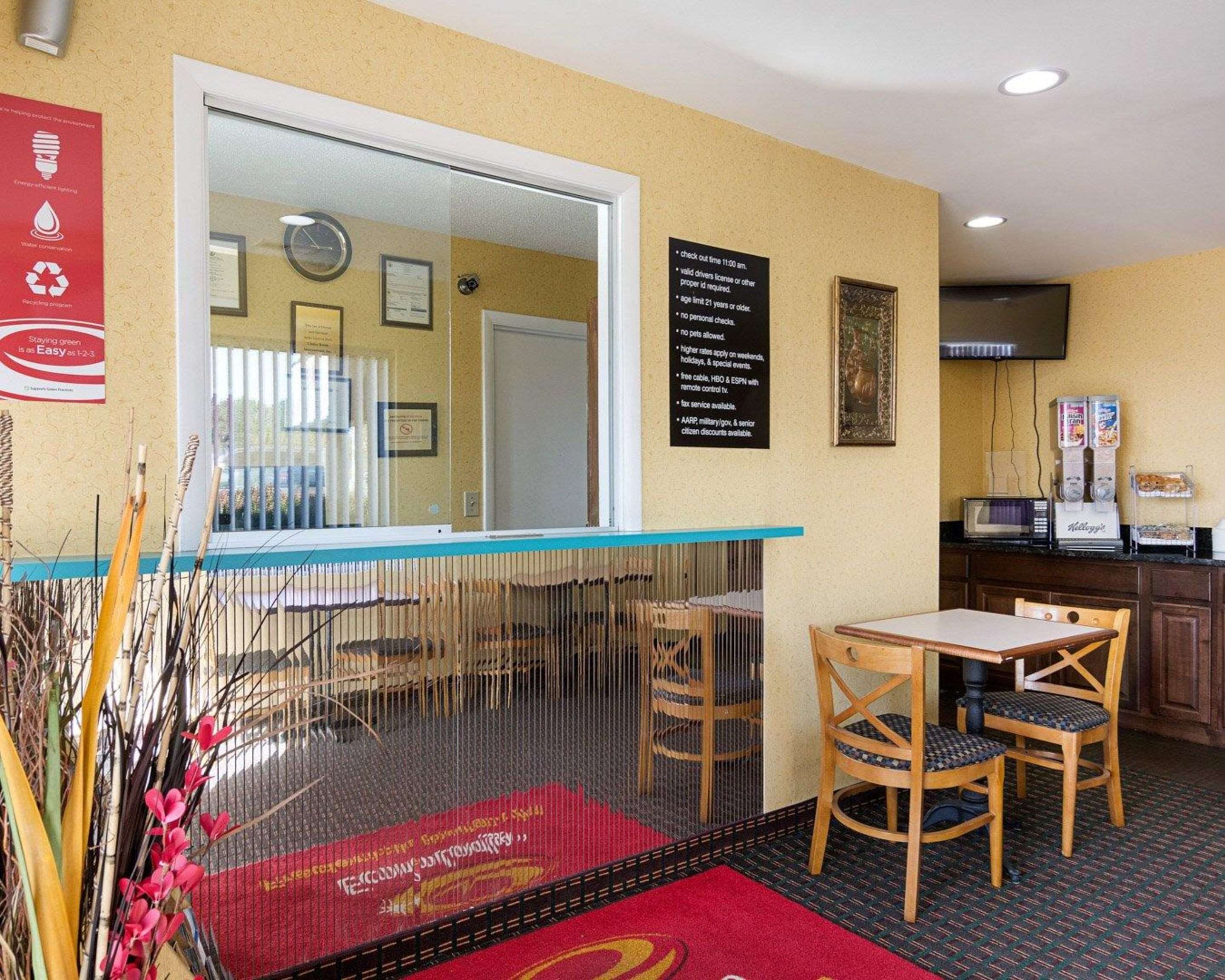 Front desk | Econo Lodge Fredericksburg near I-95