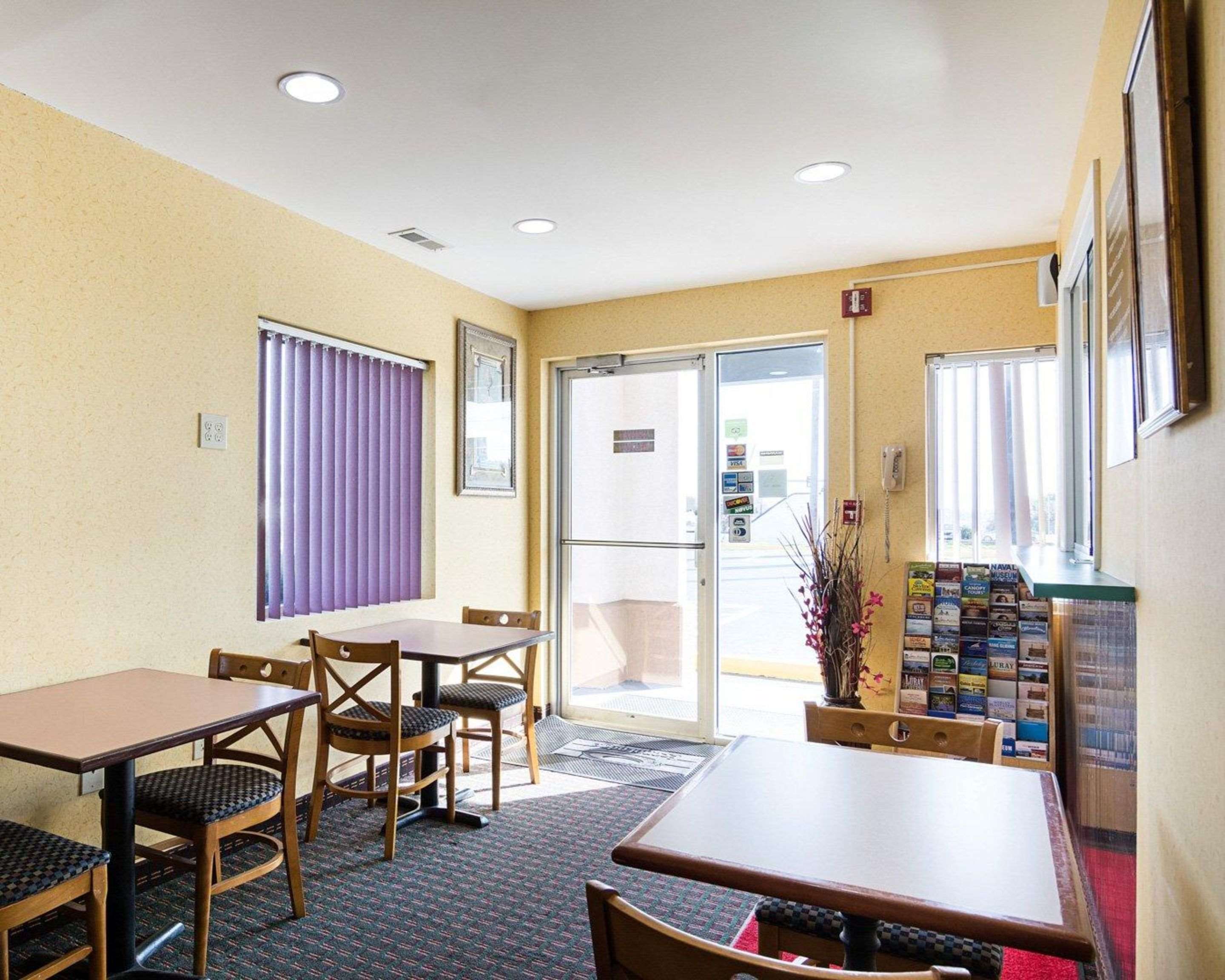 Hotel lobby | Econo Lodge Fredericksburg near I-95