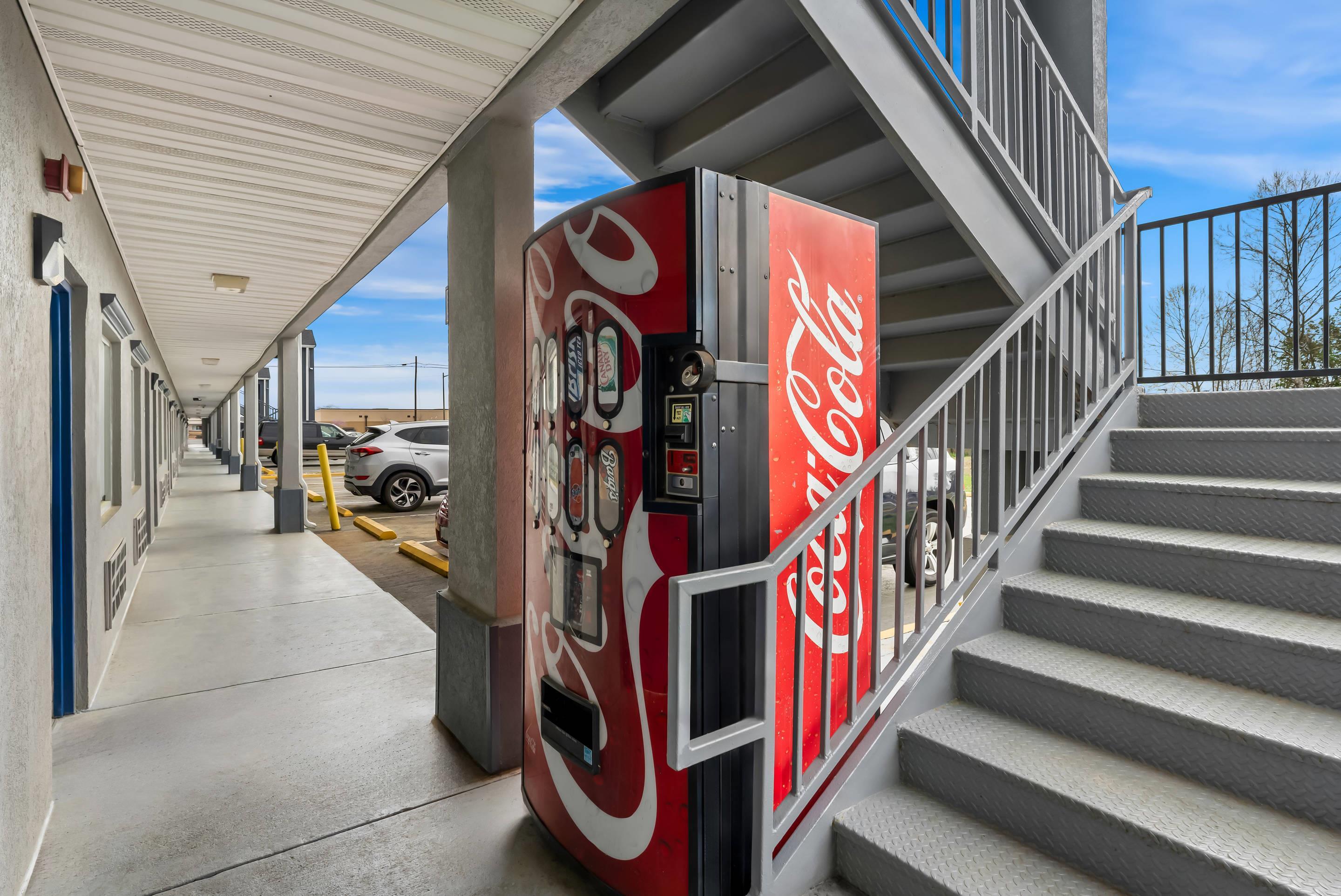 Hotel vending area | Econo Lodge Fredericksburg near I-95