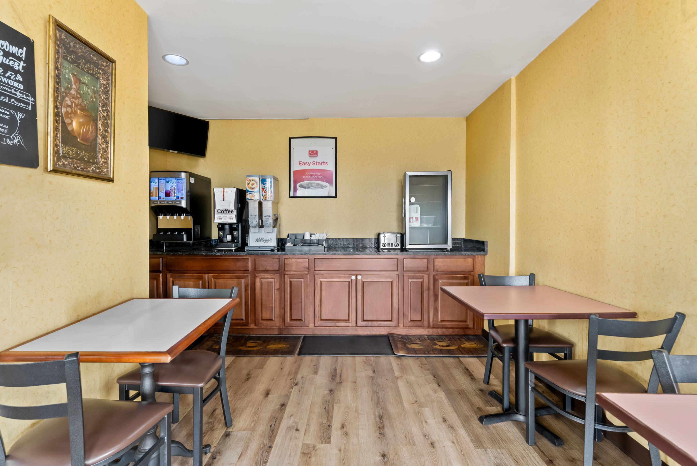 Hotel lobby | Econo Lodge Fredericksburg near I-95