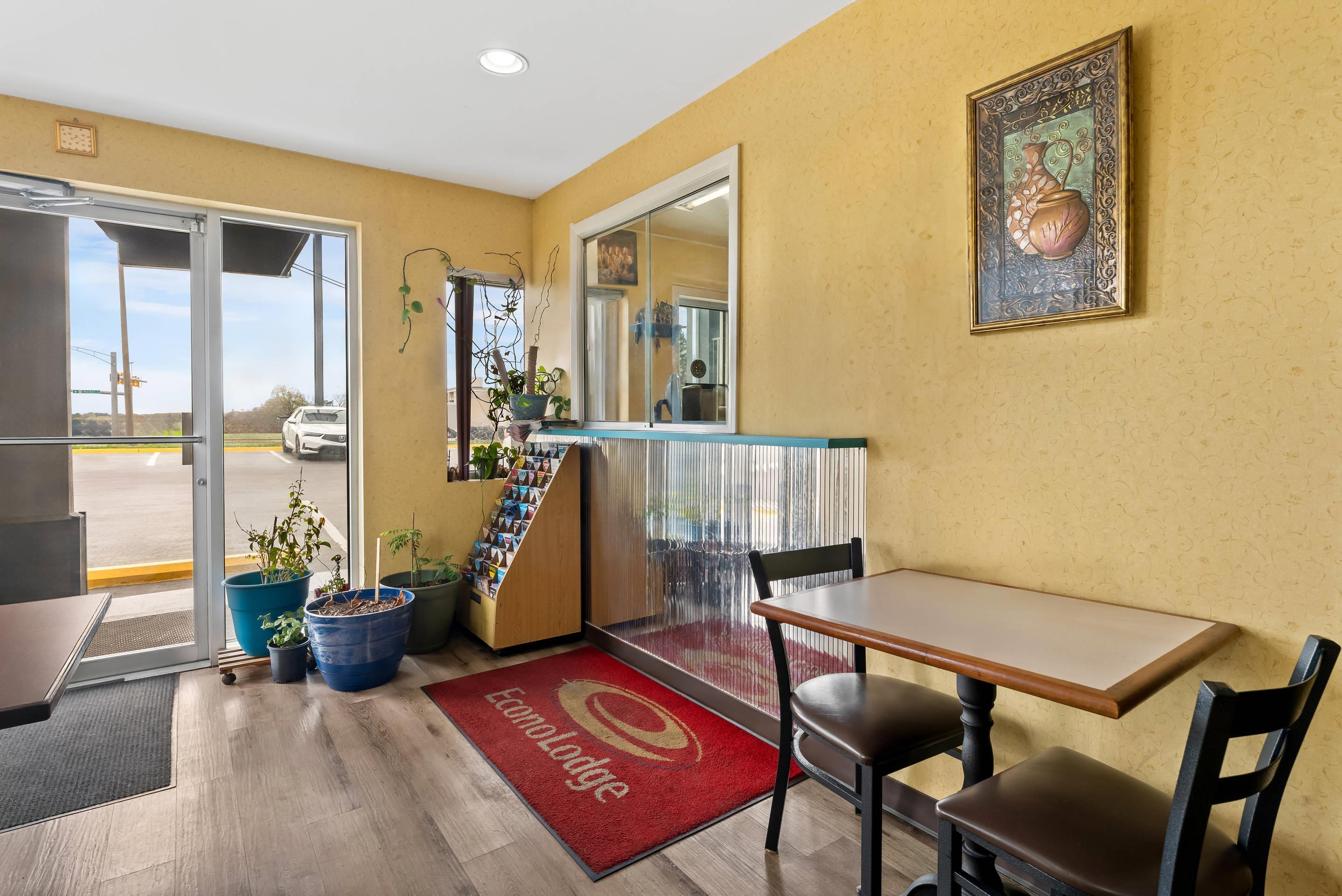 Front desk | Econo Lodge Fredericksburg near I-95