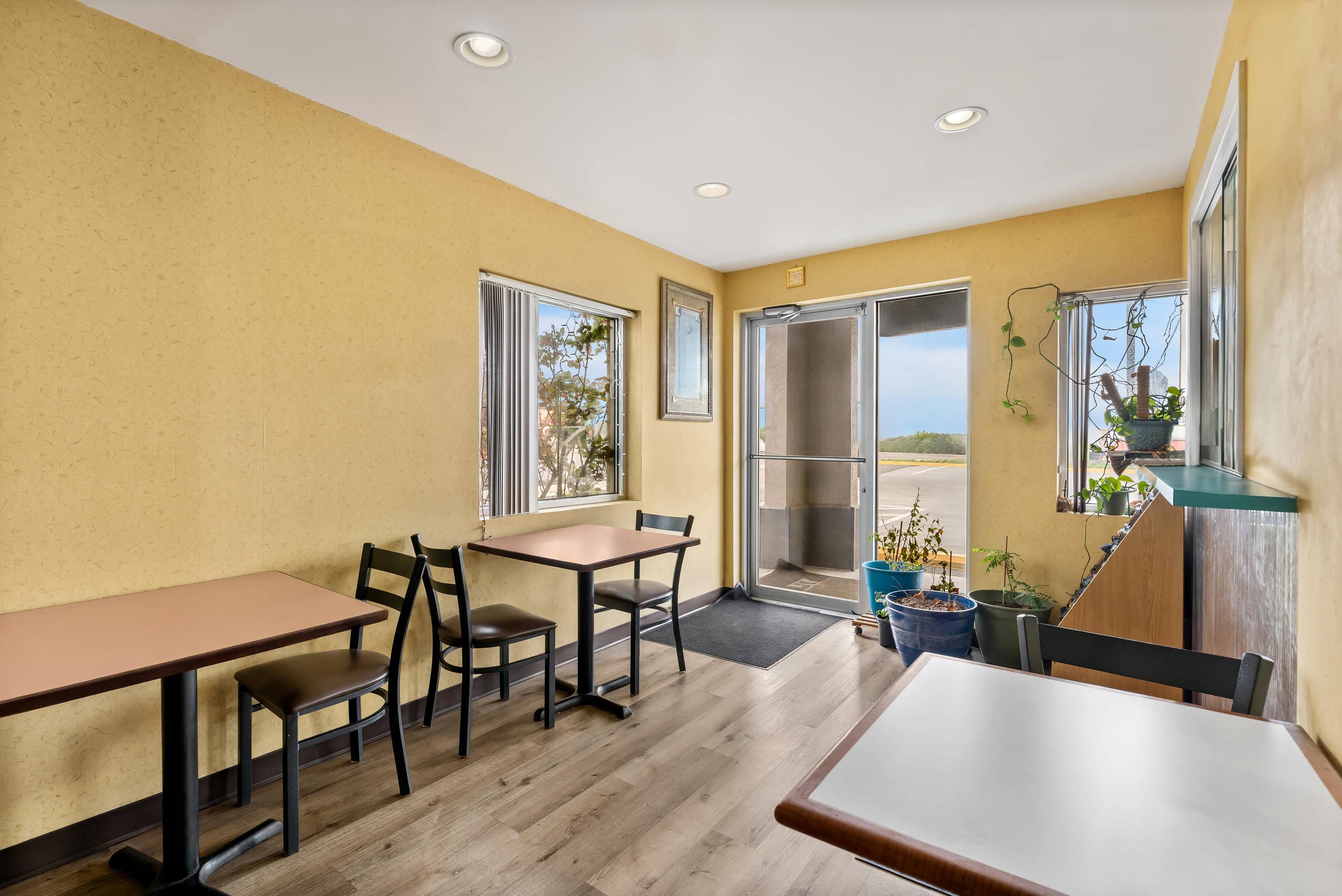 Hotel lobby | Econo Lodge Fredericksburg near I-95