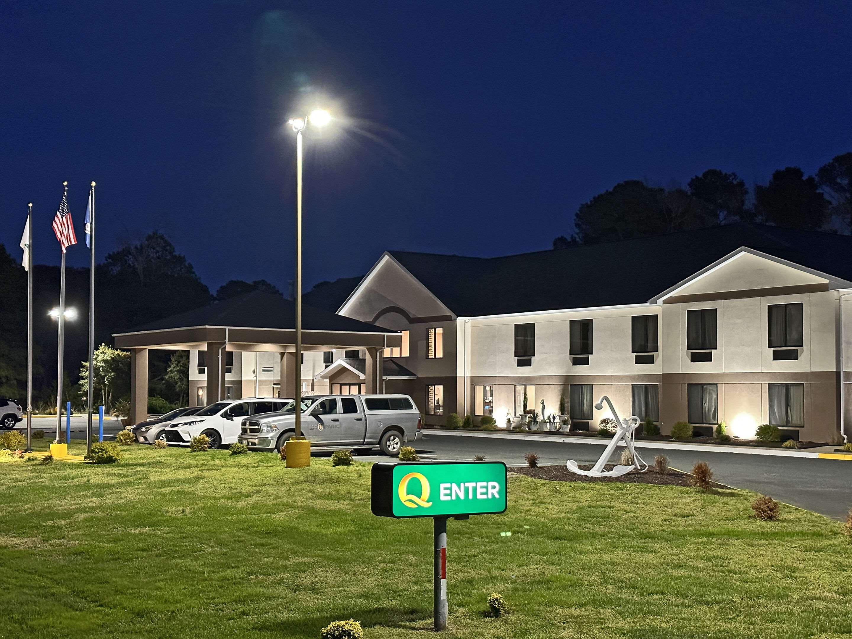 Hotel entrance | Quality Inn & Suites