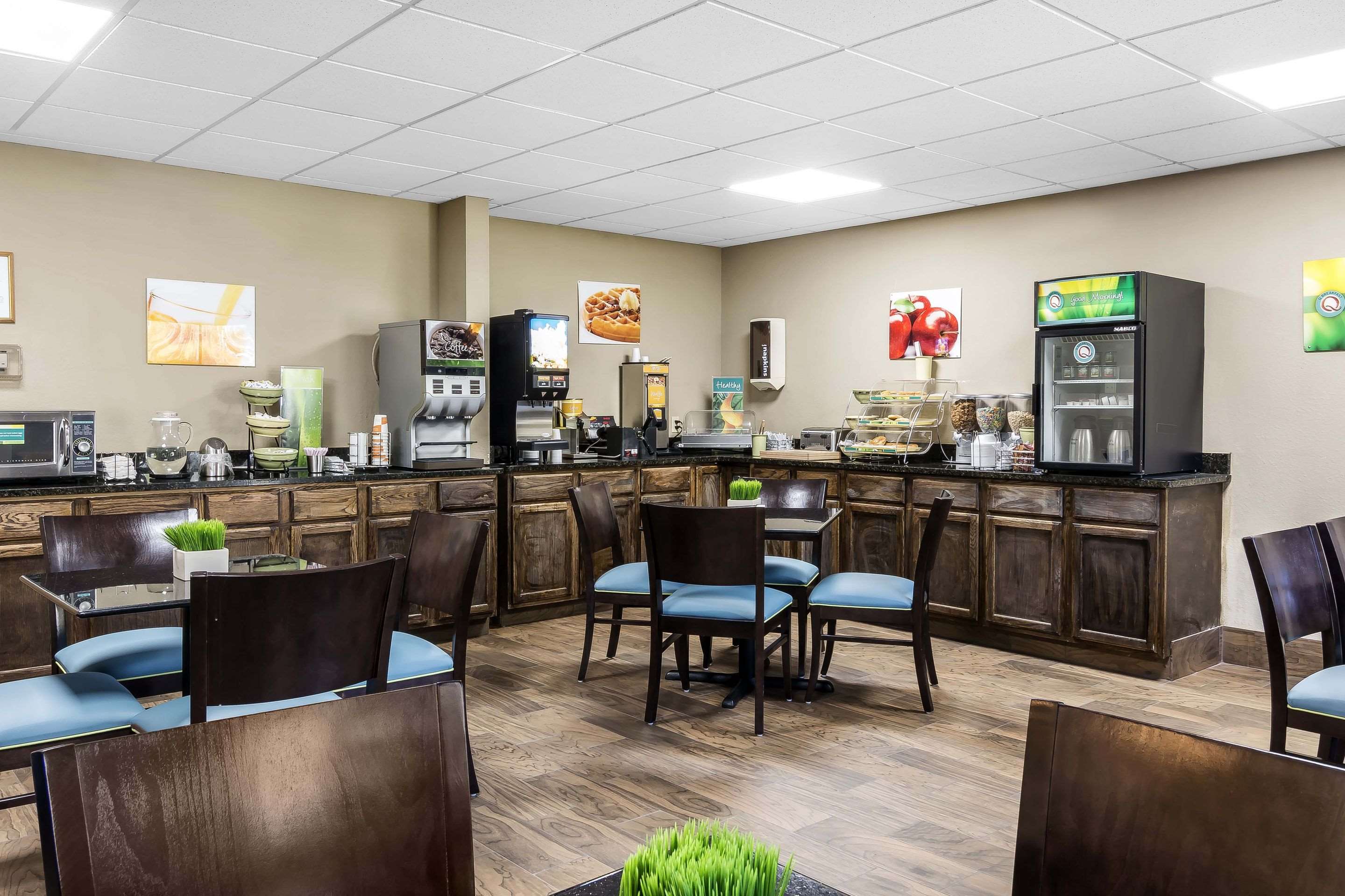 Breakfast area | Quality Inn & Suites