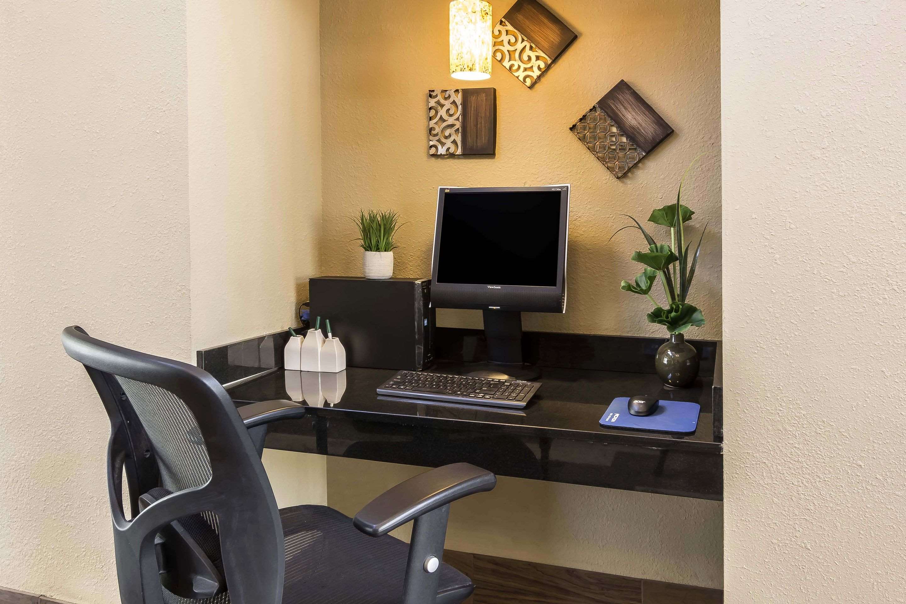 Business center | Quality Inn & Suites