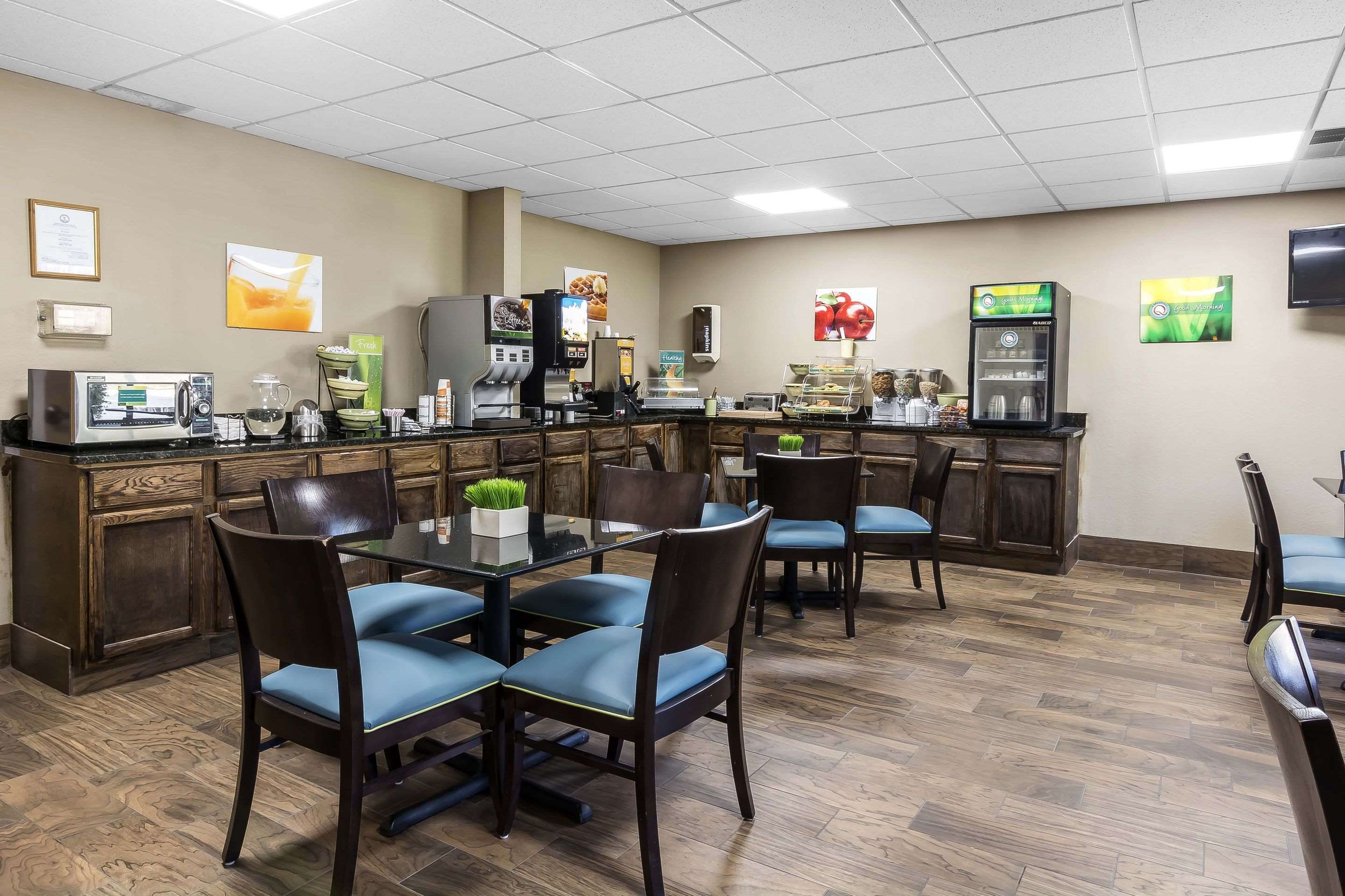 Breakfast area | Quality Inn & Suites