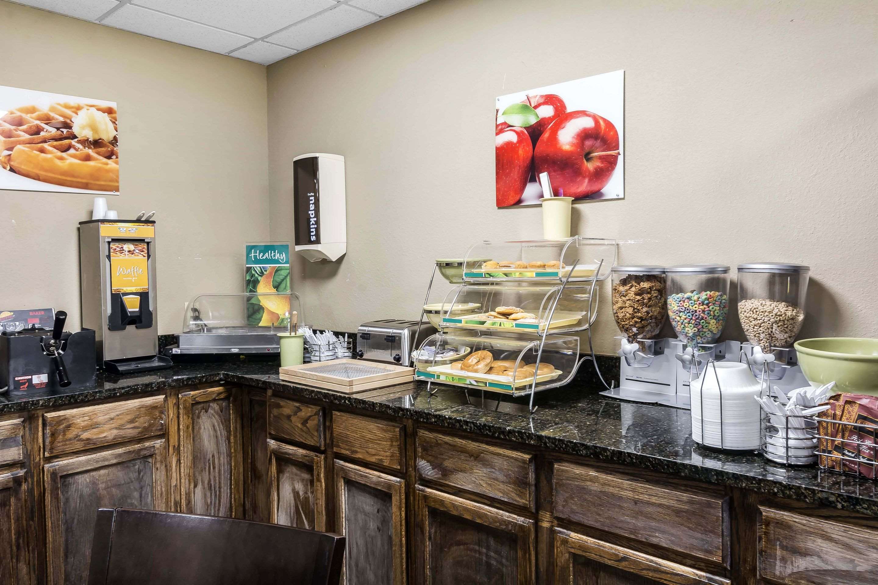 Breakfast area | Quality Inn & Suites