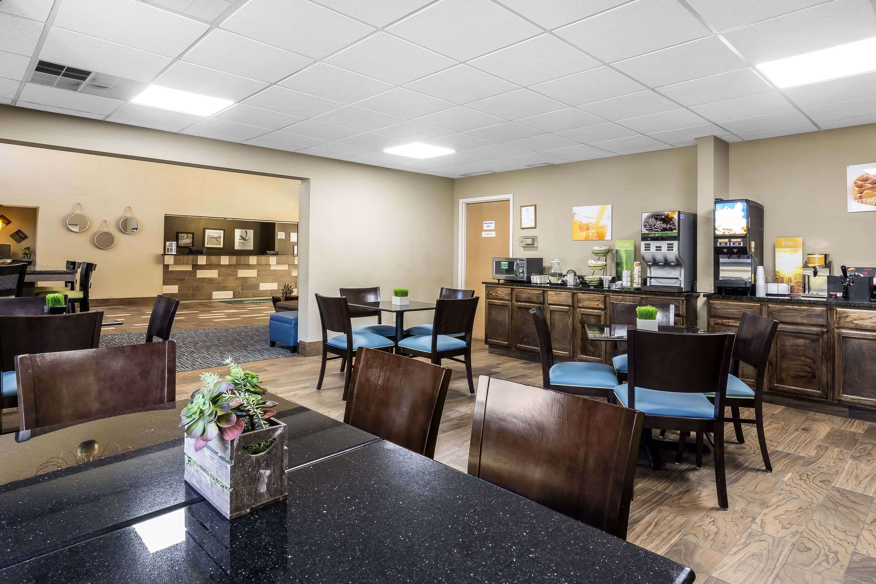 Breakfast area | Quality Inn & Suites