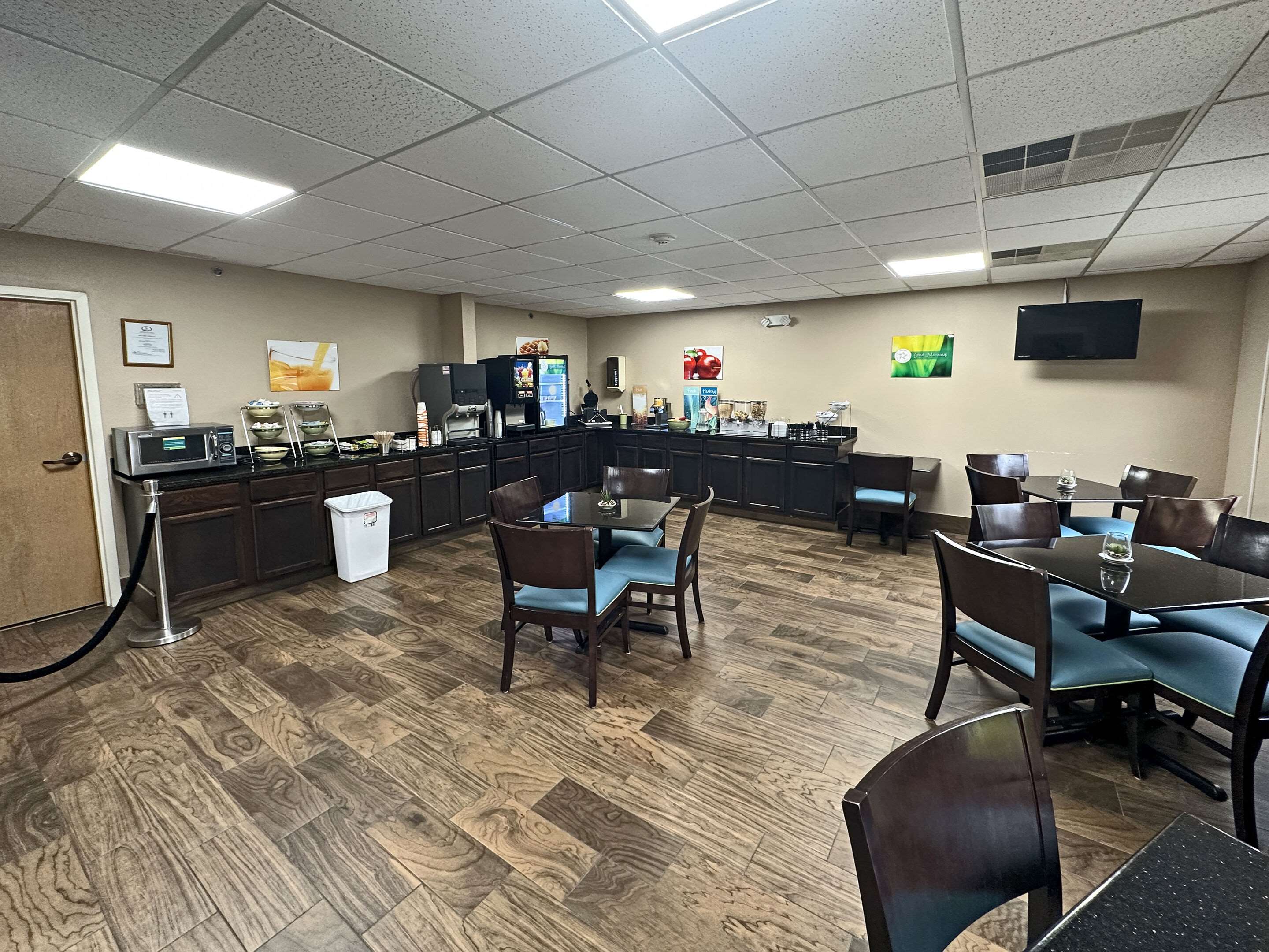 Breakfast area | Quality Inn & Suites