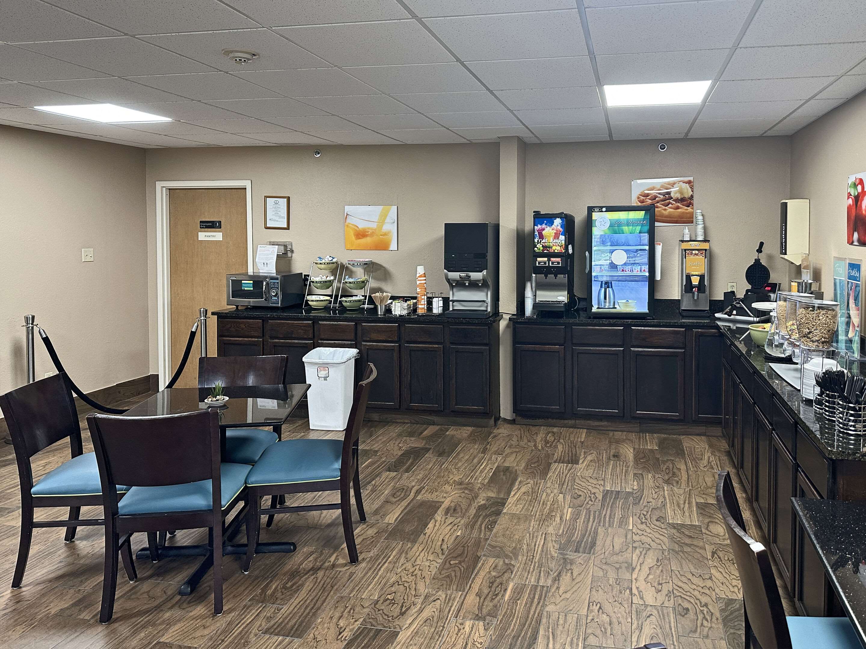 Breakfast area | Quality Inn & Suites