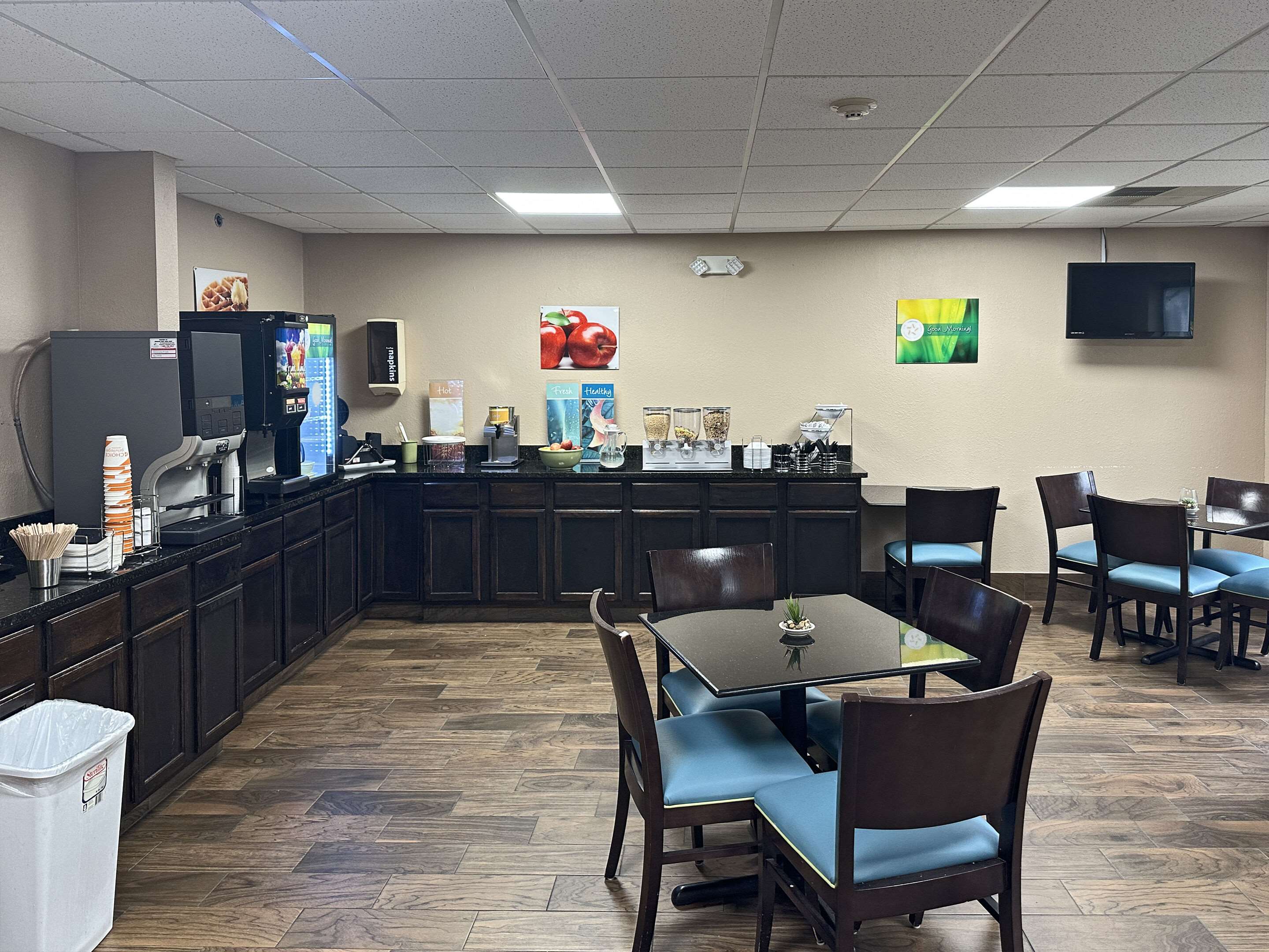 Breakfast area | Quality Inn & Suites