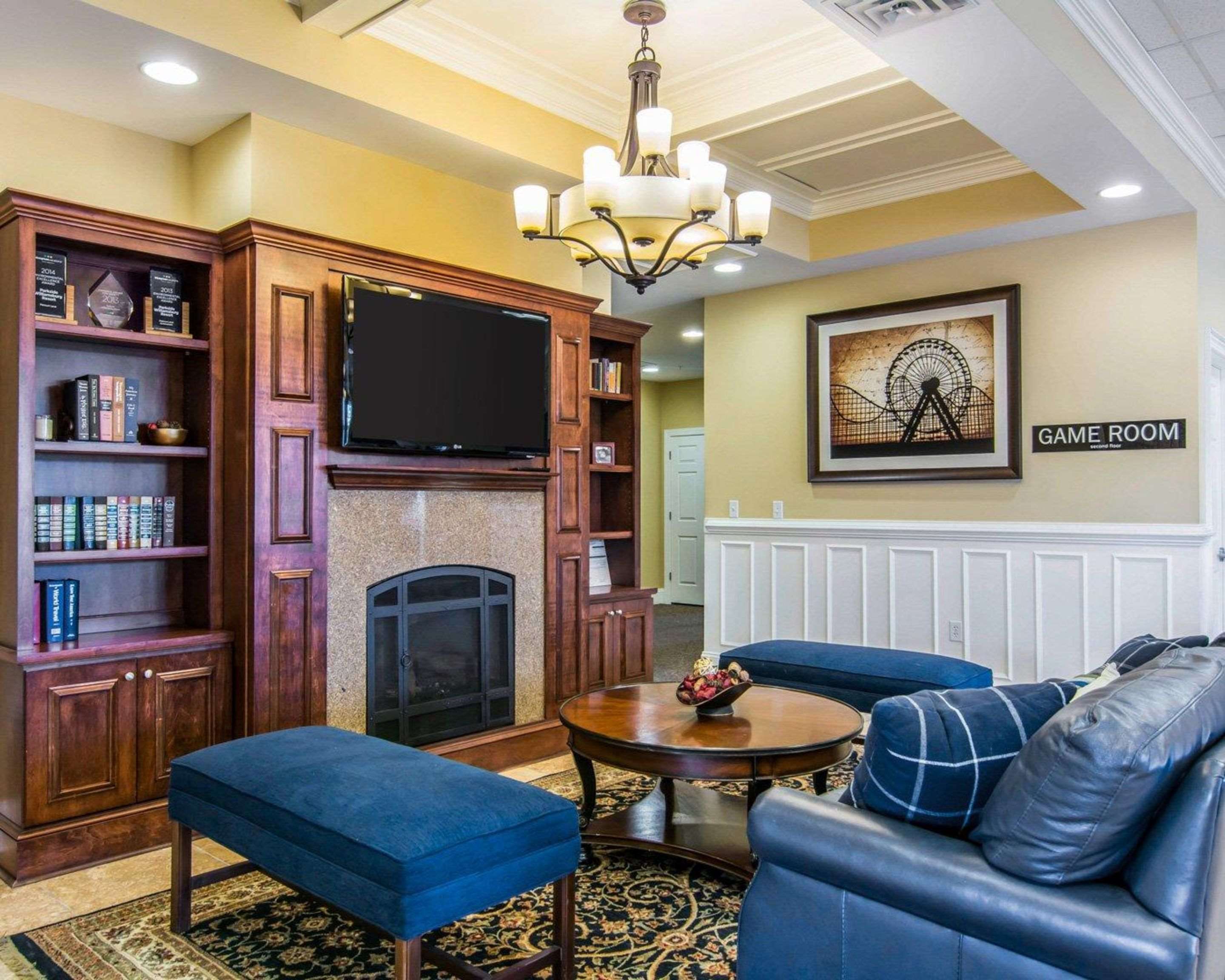 Lobby with sitting area | Bluegreen Parkside Williamsburg Ascend Resort Collection