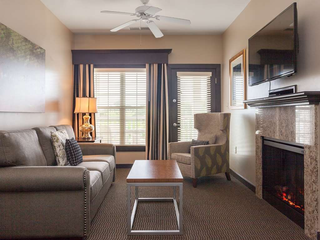 BLUEGREEN VACATIONS PARKSIDE WILLIA-guestroom-Guest Room,Suite,On-Site.jpg