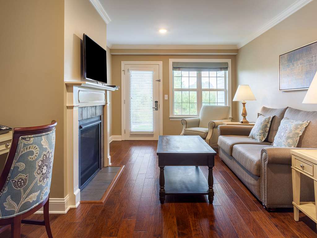 BLUEGREEN VACATIONS PARKSIDE WILLIA-guestroom-Guest Room,On-Site.jpg