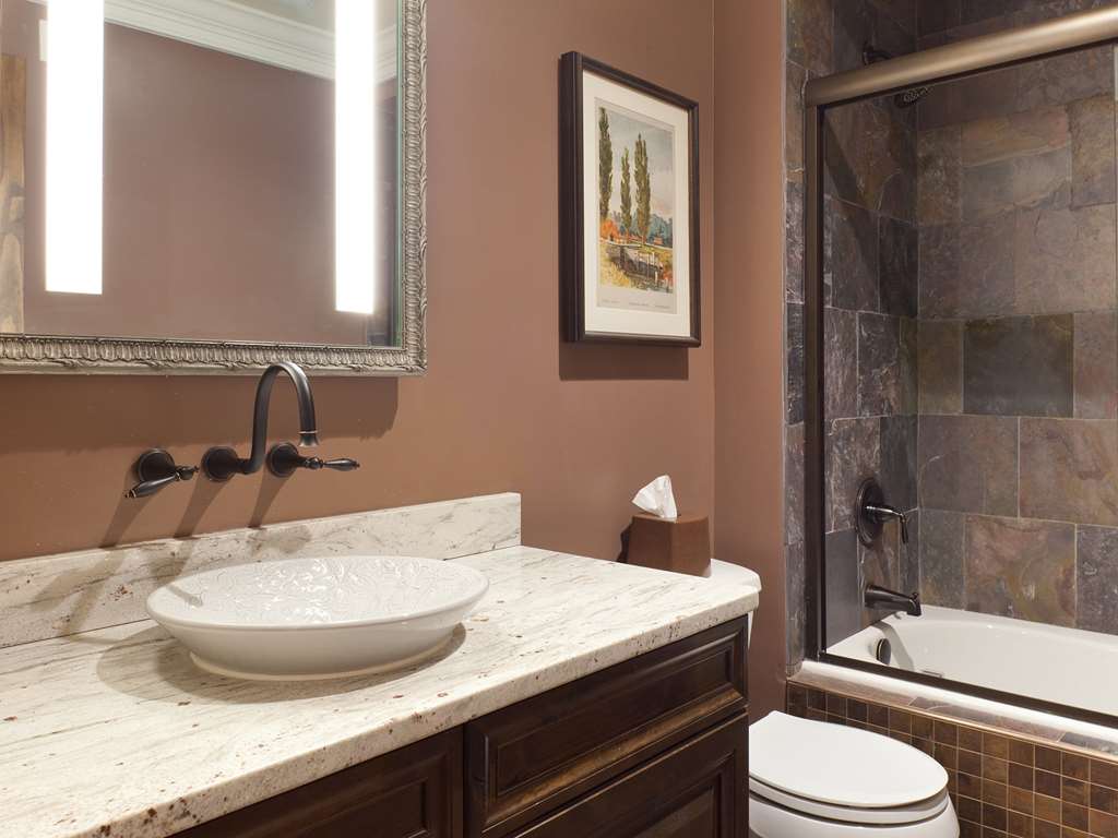 BLUEGREEN VACATIONS PARKSIDE WILLIA-guestroom-Guest Room,Bathroom,On-Site.jpg